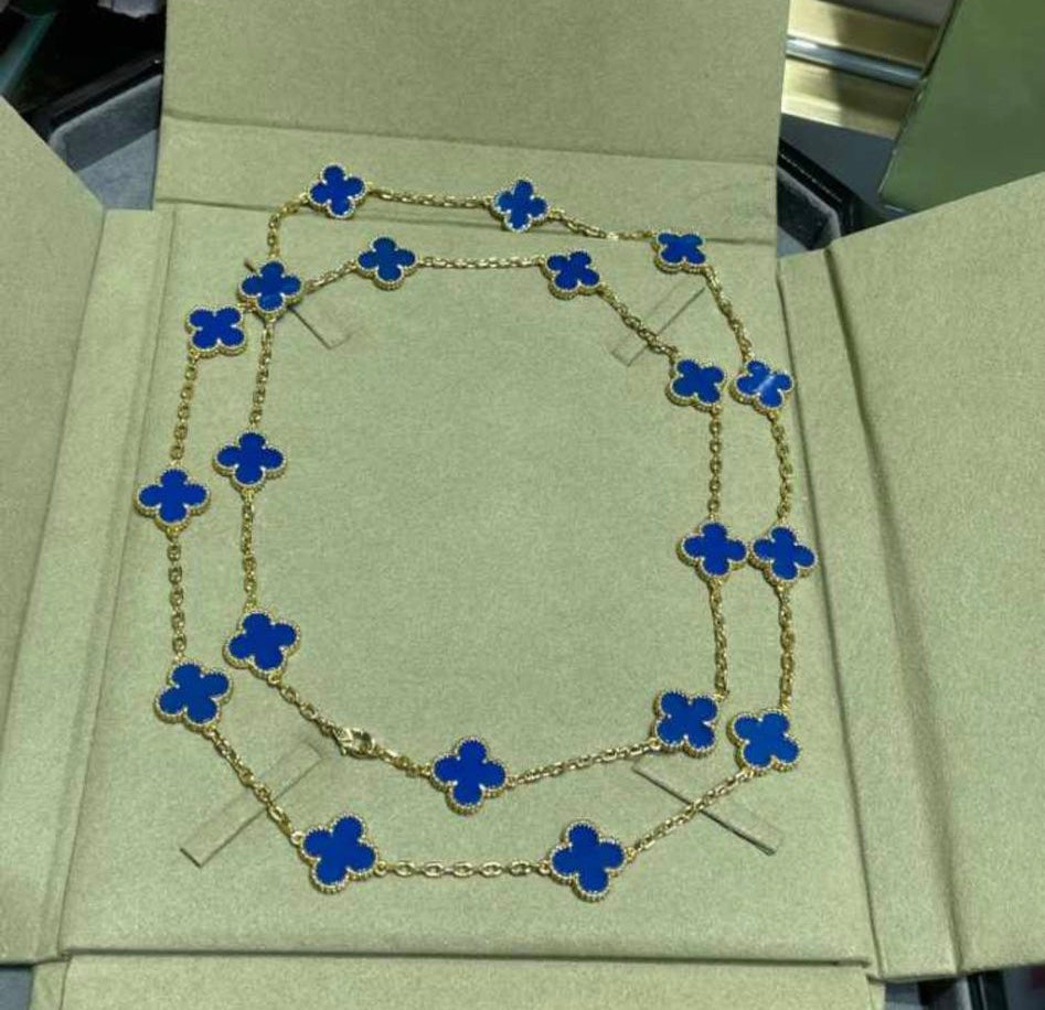 שרשרת 20 תלתנים בגוון זהב עם תליון תלתן בגוון כחול