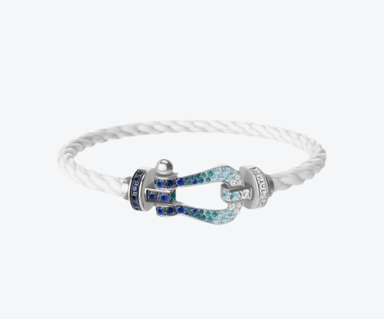 צמיד יוקרתי עם רצועת חבל לבנה ואבזם בגוון כסף משובץ בזירקונים כחולים ולבנים