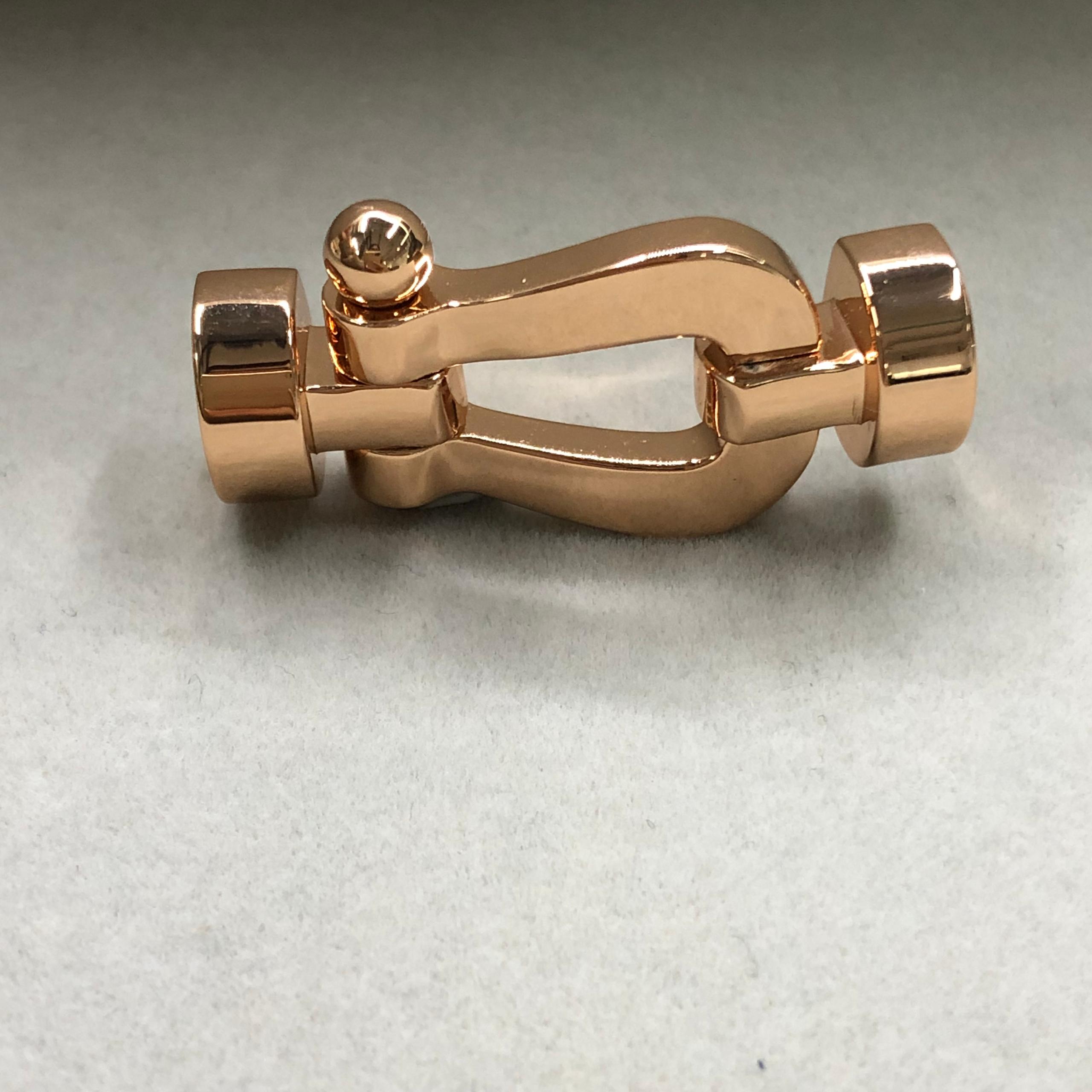 אבזם יוקרתי XL בגוון זהב ורוד בעיצוב קלאסי ונקי