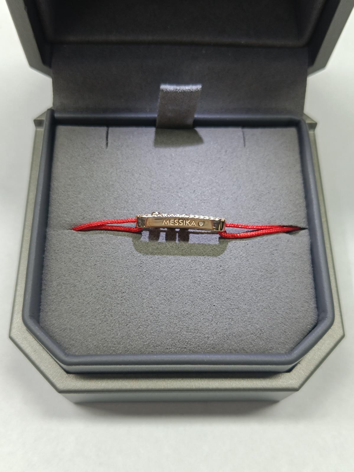 צמיד יוקרתי עם ראש בציפוי זהב ורוד 18K וחוט בגוון אדום - Jewelluxe