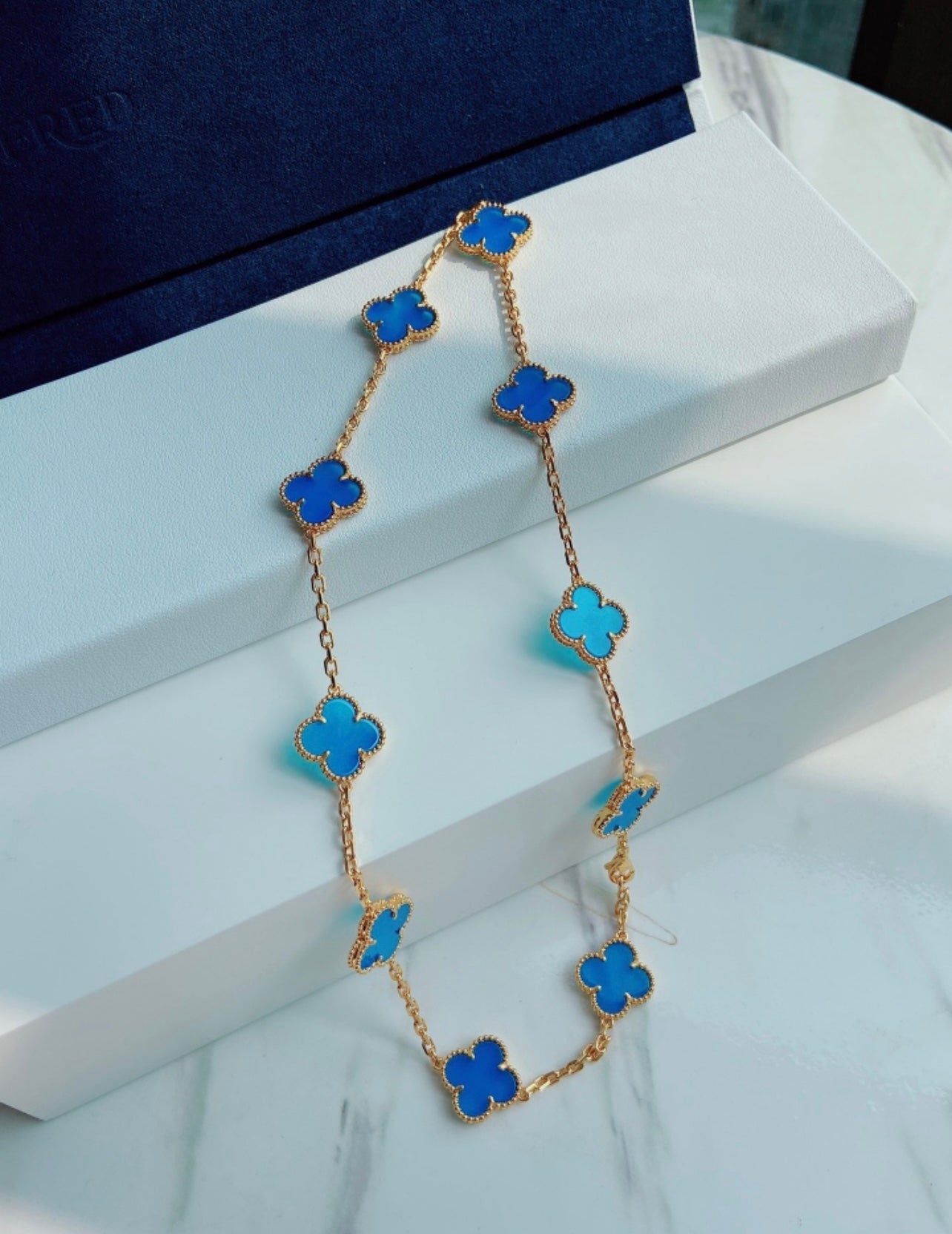 שרשרת תלתן כחול מצופה זהב צהוב 18 קראט - Jewelluxe