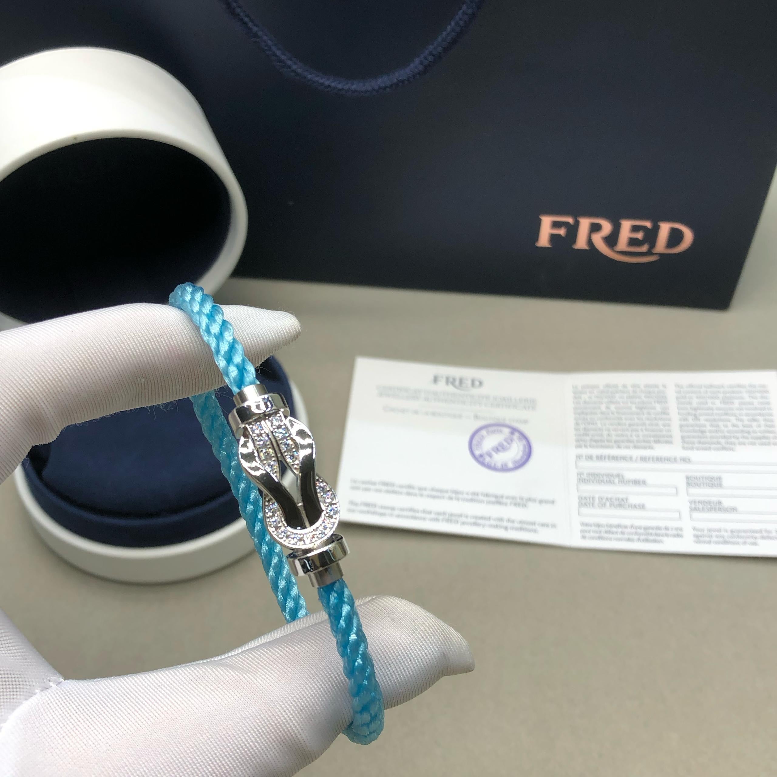 צמיד יוקרתי עם רצועת חבל בגוון תכלת עם אבזם אינסוף בגוון כסף משובץ חצי זירקונים נוצצים