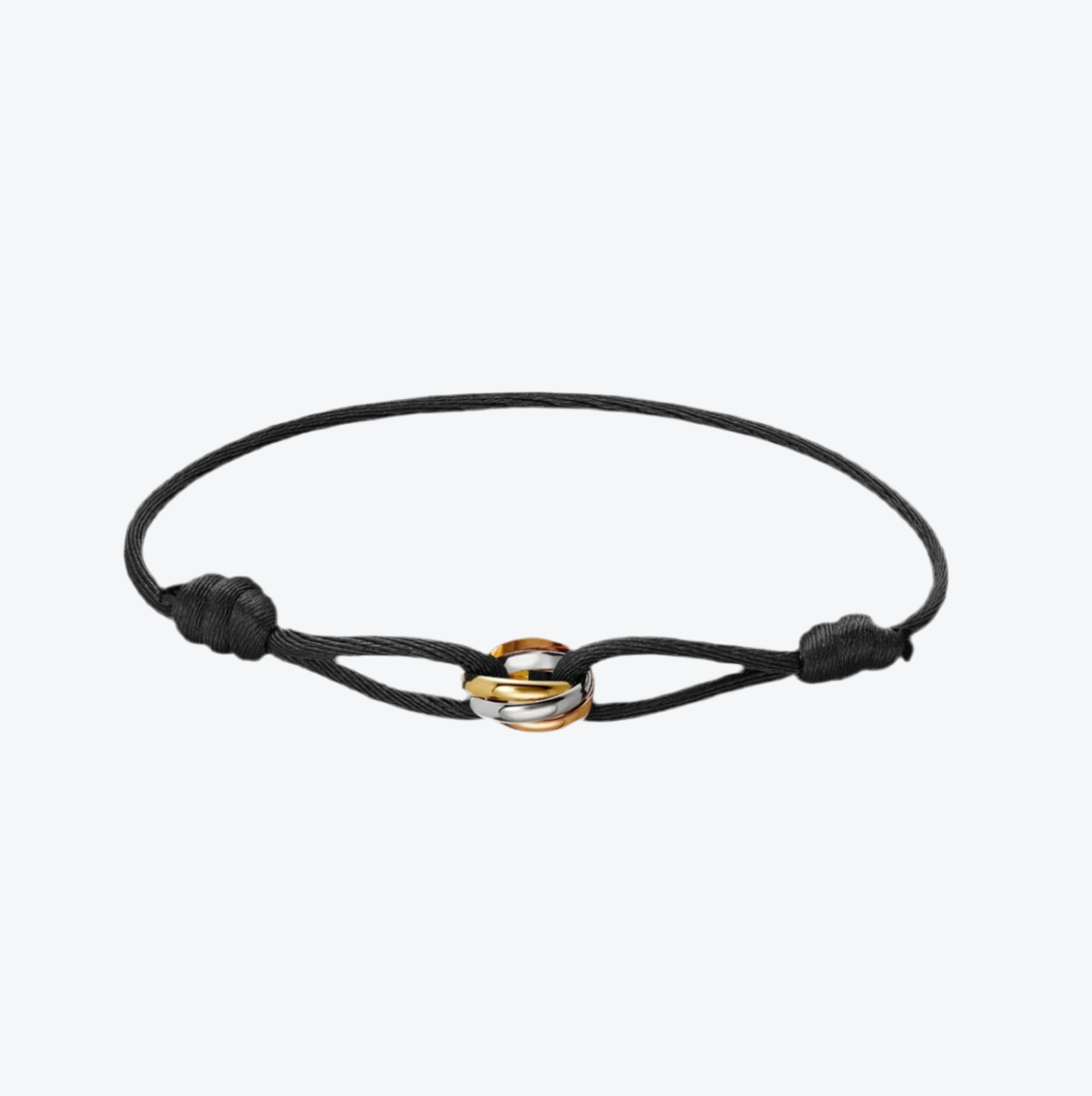 צמיד אלגנטי עם חוט בגוון שחור עם טבעת משולשת בגווני זהב