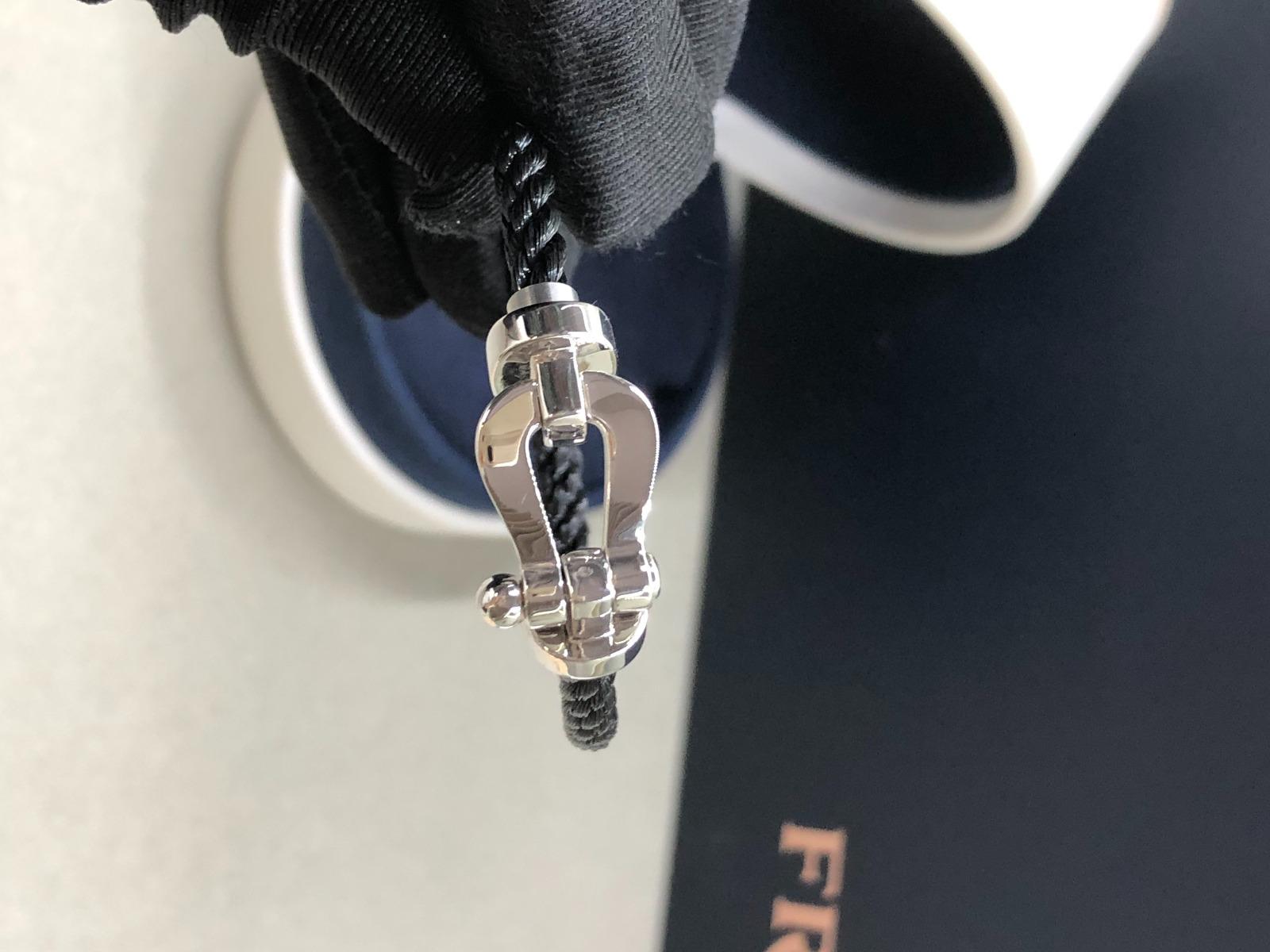 צמיד יוקרתי עם רצועת חבל (עבה) צבע שחור עמוק ואבזם מכסף 925 אלגנטיות יוקרתית - Jewelluxe