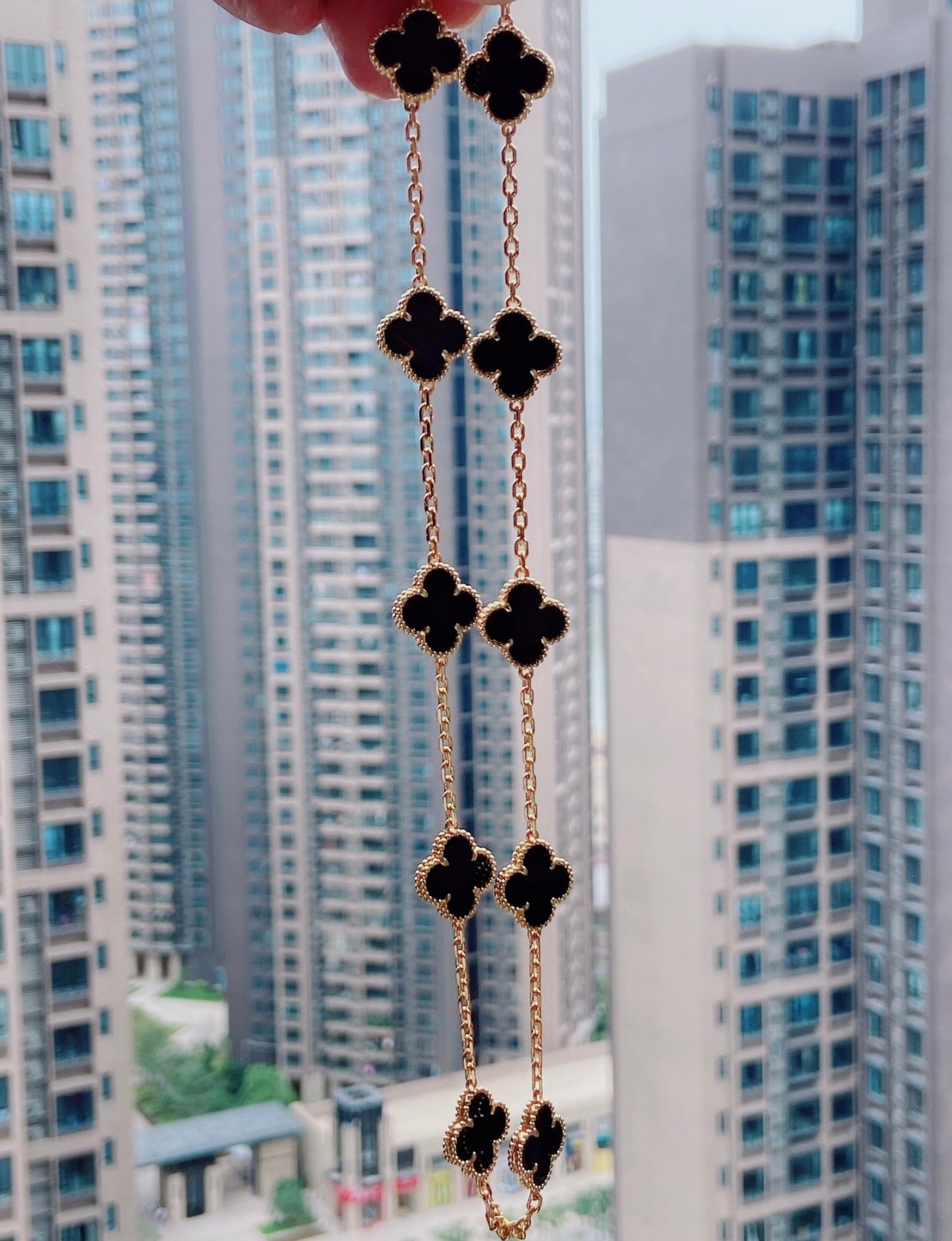 שרשרת תלתן שחור בציפוי זהב 18 קראט - יוקרה אם נגיע סטייל ויוקרה - Jewelluxe