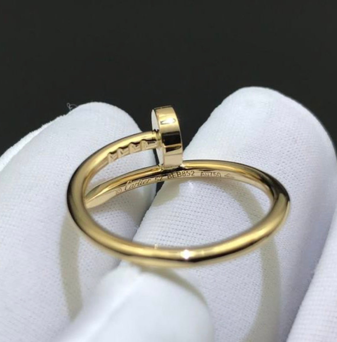 טבעת אלגנטית מסמר בגוון זהב עיצוב יוקרתי