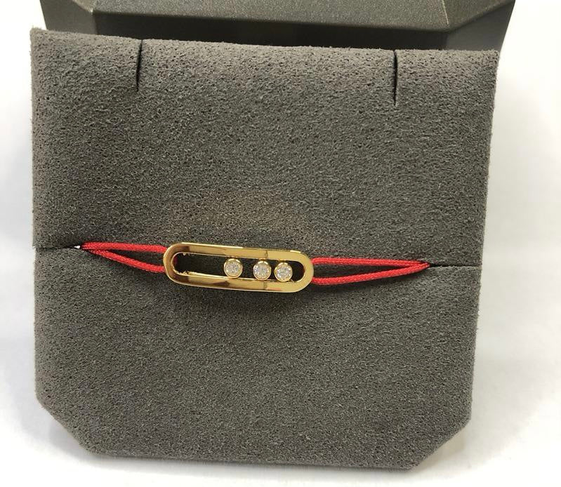 צמיד יוקרתי עם ראש בציפוי זהב צהוב 18K וחוט אדום - Jewelluxe