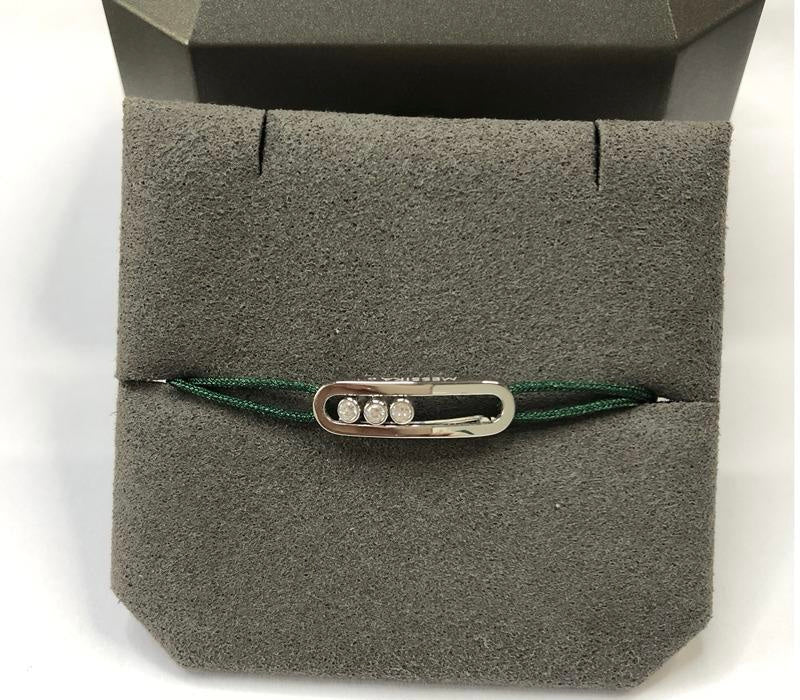 צמיד אהבה – חוט בגוון ירוק עם אבזם בגוון כסף, 3 זירקונים נעים ומשובץ זירקונים מסביב