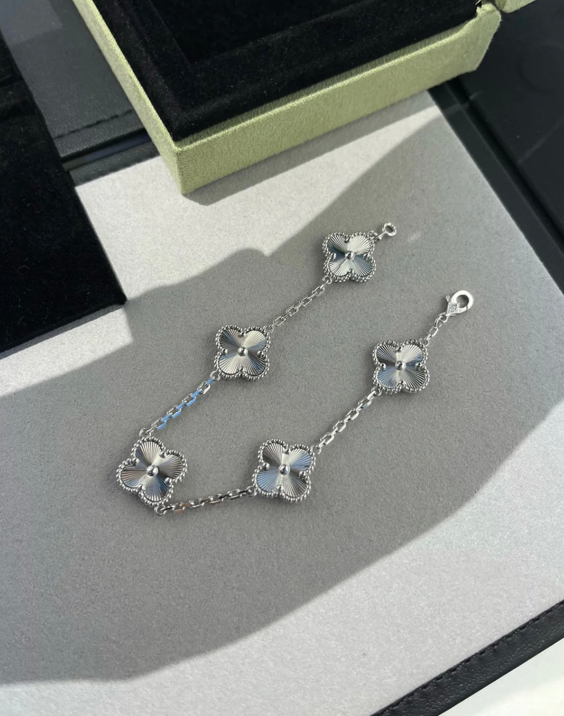 Kleeblatt-Armband mit 5 Kleeblättern in Silber