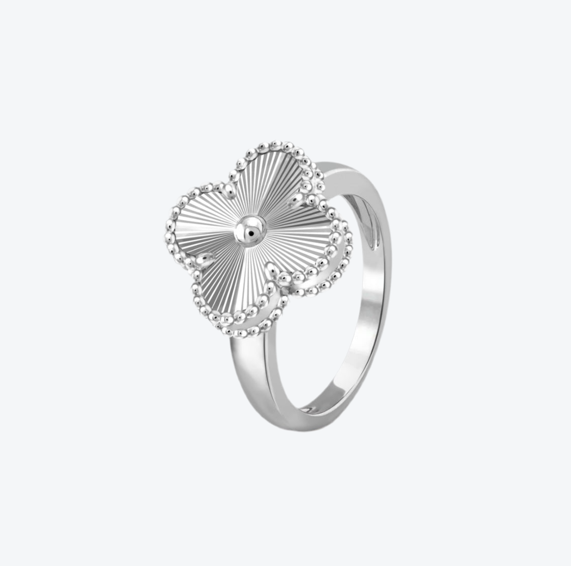 טבעת תלתן בגוון כסף – קלאסיקה עם נוכחות