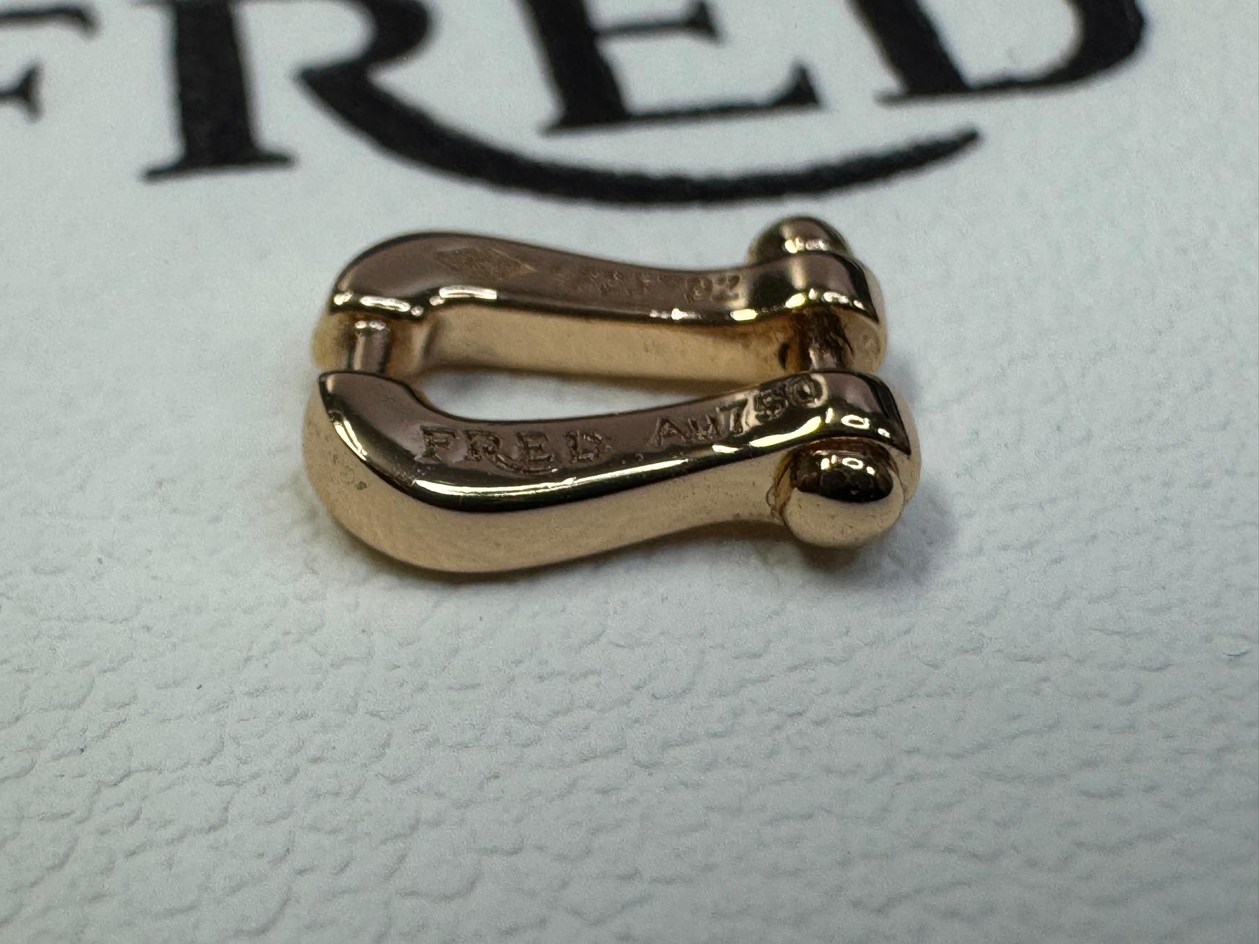 צמיד יוקרתי חוט בגוון שחור עם אבזם בגוון זהב ורוד מבריק