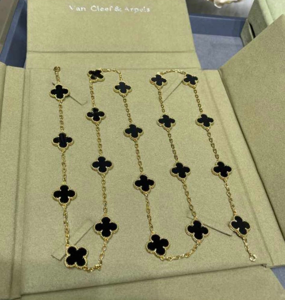 שרשרת 20 תלתנים צבע זהב עם תליון תלתן שחור