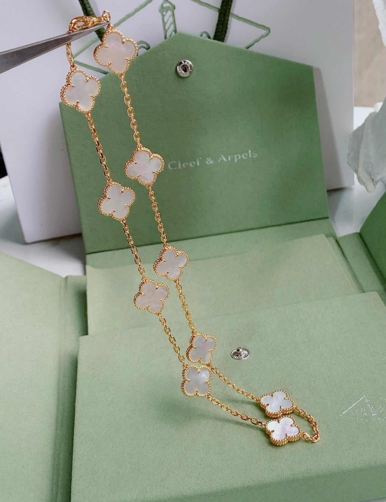 שרשרת תלתן לבן מציפוי זהב צהוב 18 קראט - Jewelluxe