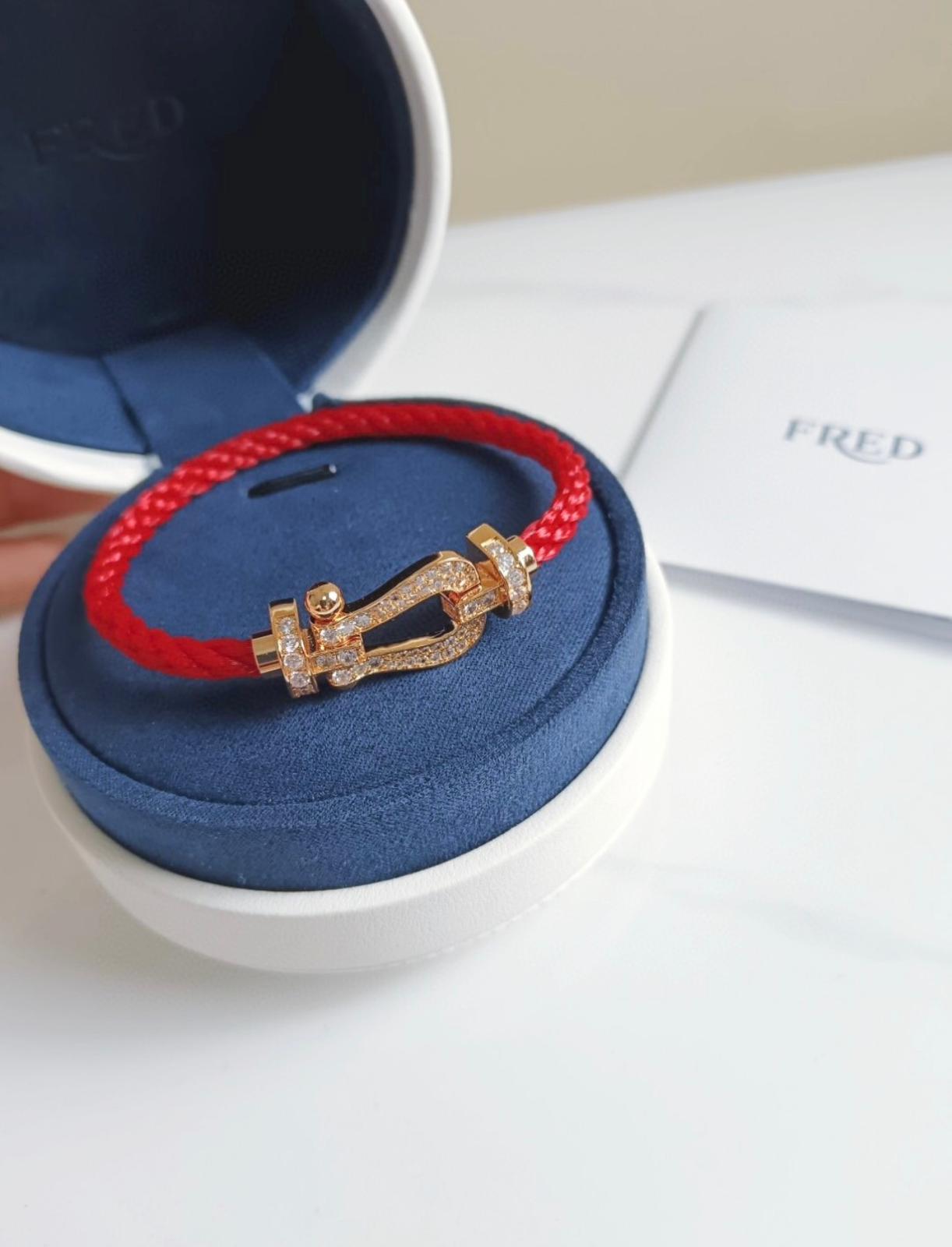 צמיד רצועת חבל אדום עם אבזם מצופה זהב ורוד 18K - Jewelluxe