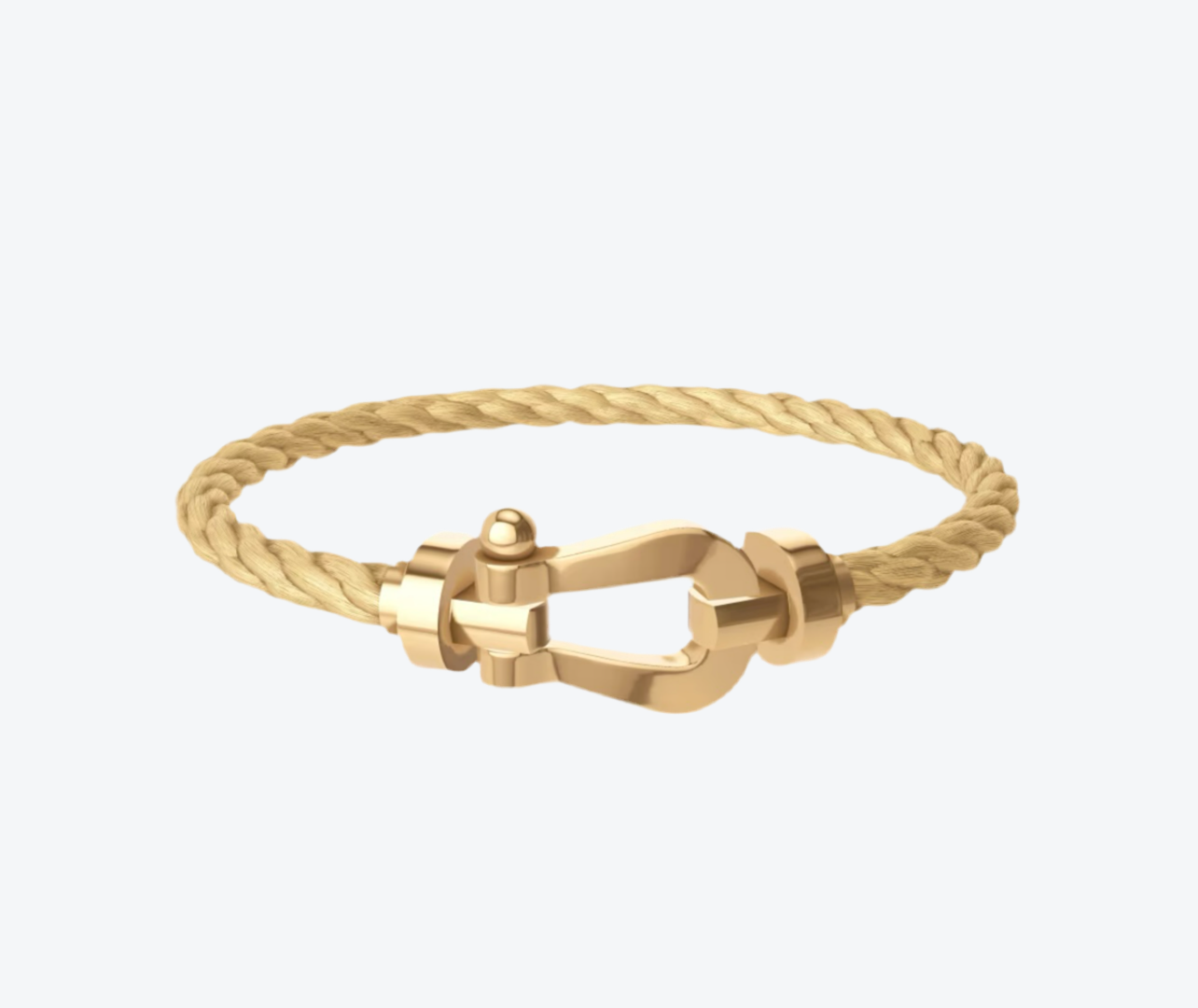 צמיד יוקרתי עם רצועת מתכת בגוון זהב ואבזם בגוון זהב מבריק בעיצוב קלאסי