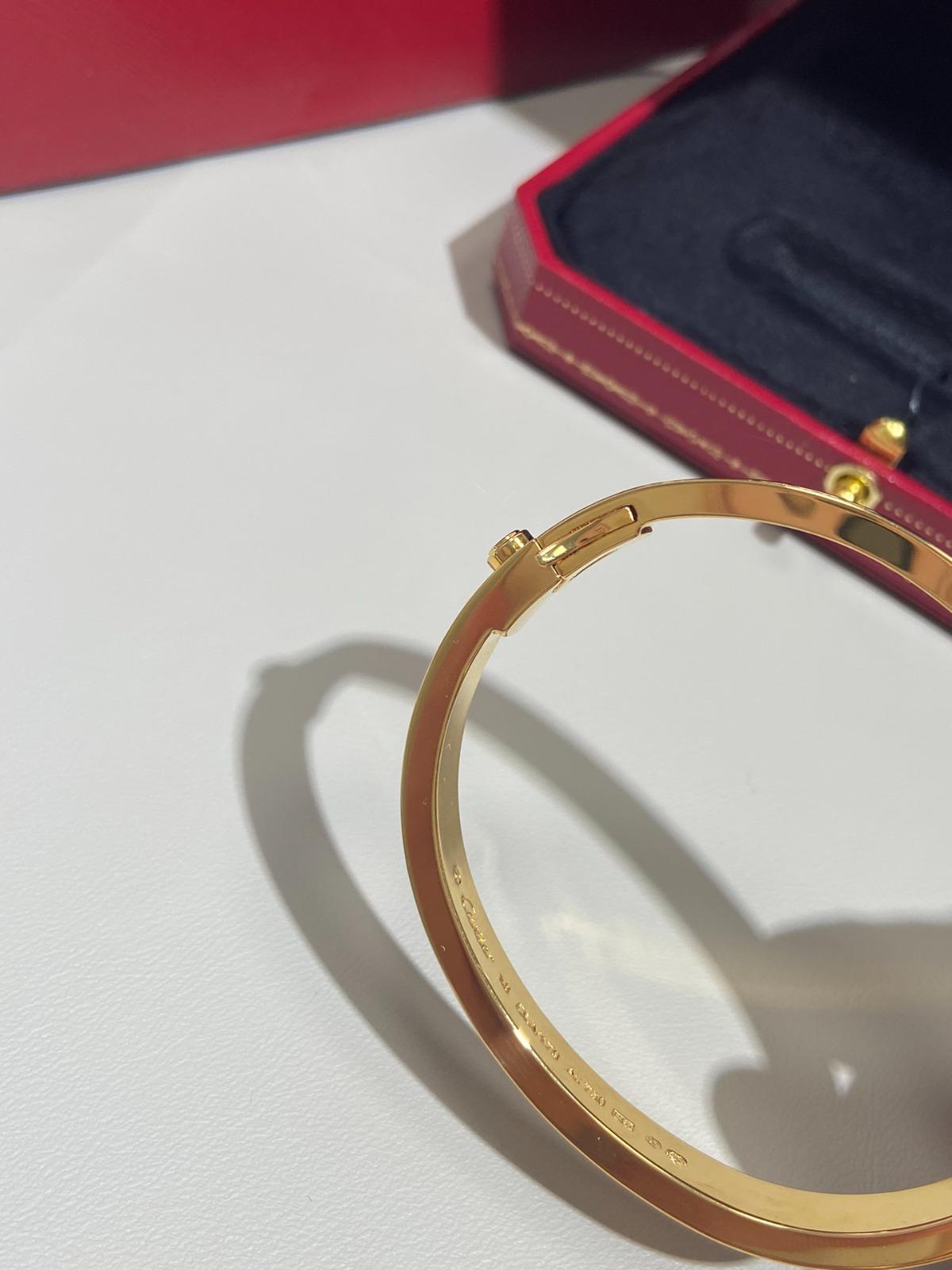 צמיד יוקרתי בעיצוב קלאסי – ציפוי זהב צהוב וברק זירקונים מרהיב - Jewelluxe