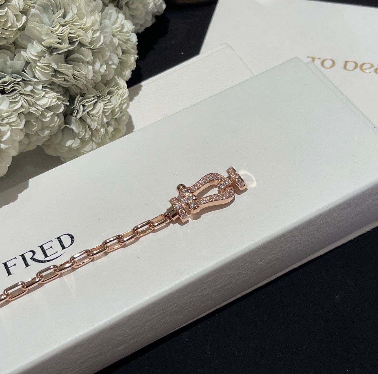 צמיד יוקרתי קלאסי עם רצועת שרשרת בציפוי זהב ורוד משובץ חצי זירקונים - Jewelluxe