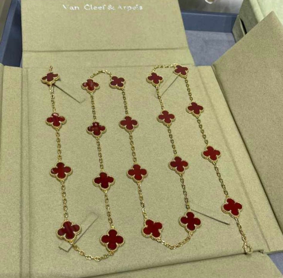 שרשרת 20 תלתנים צבע זהב עם תליון תלתן אדום