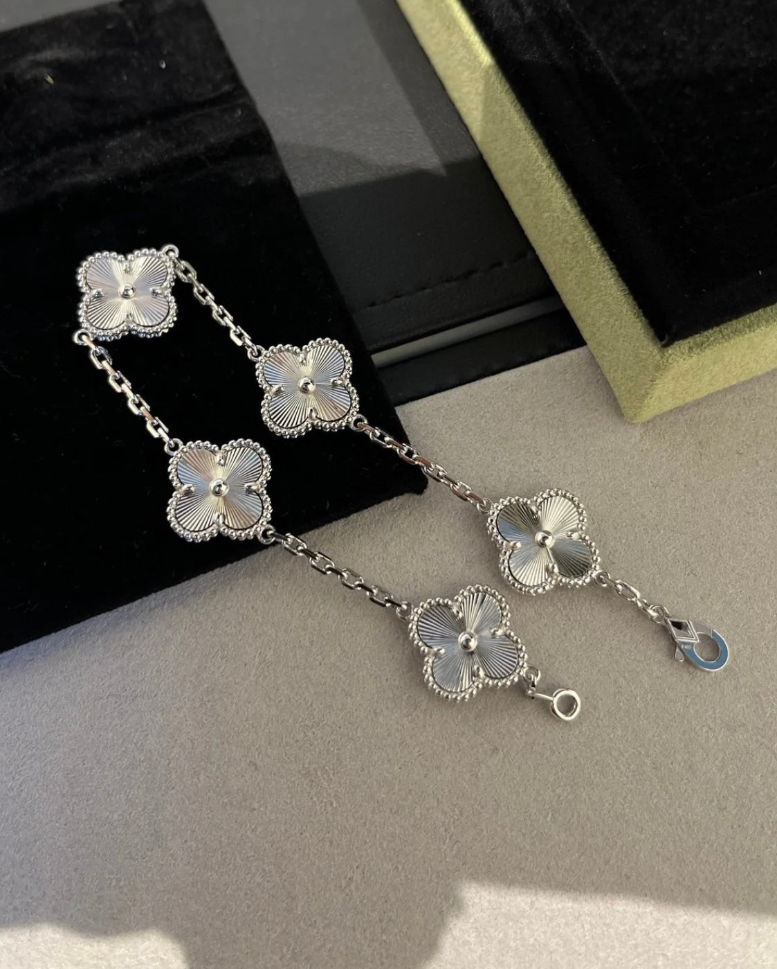 Kleeblatt-Armband mit 5 Kleeblättern in Silber