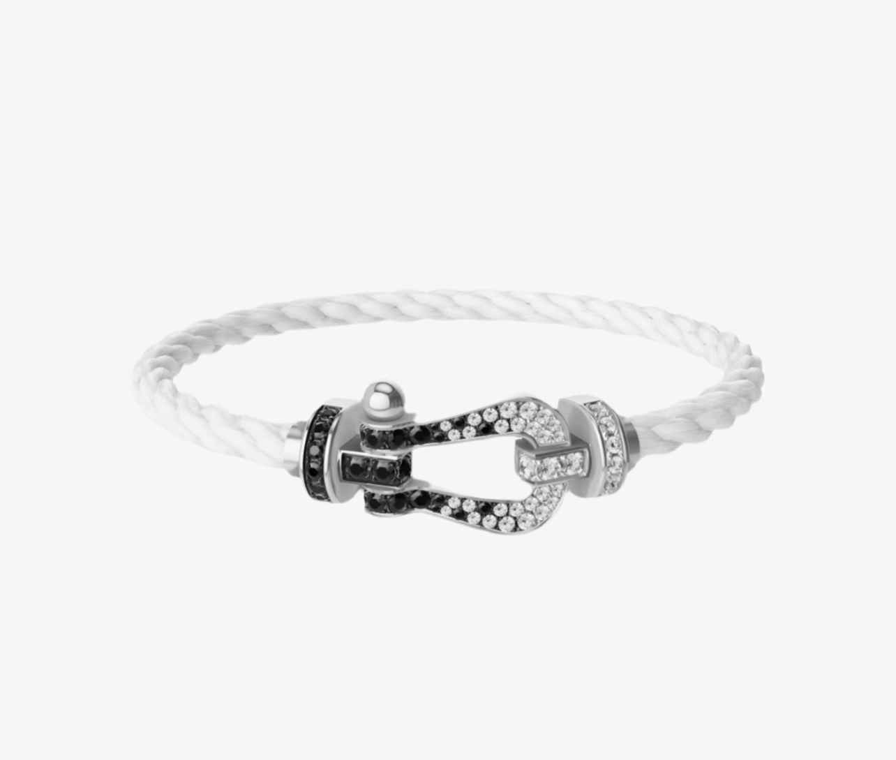 צמיד יוקרתי עם רצועת חבל לבנה ואבזם בגוון כסף משובץ בזירקונים נוצצים