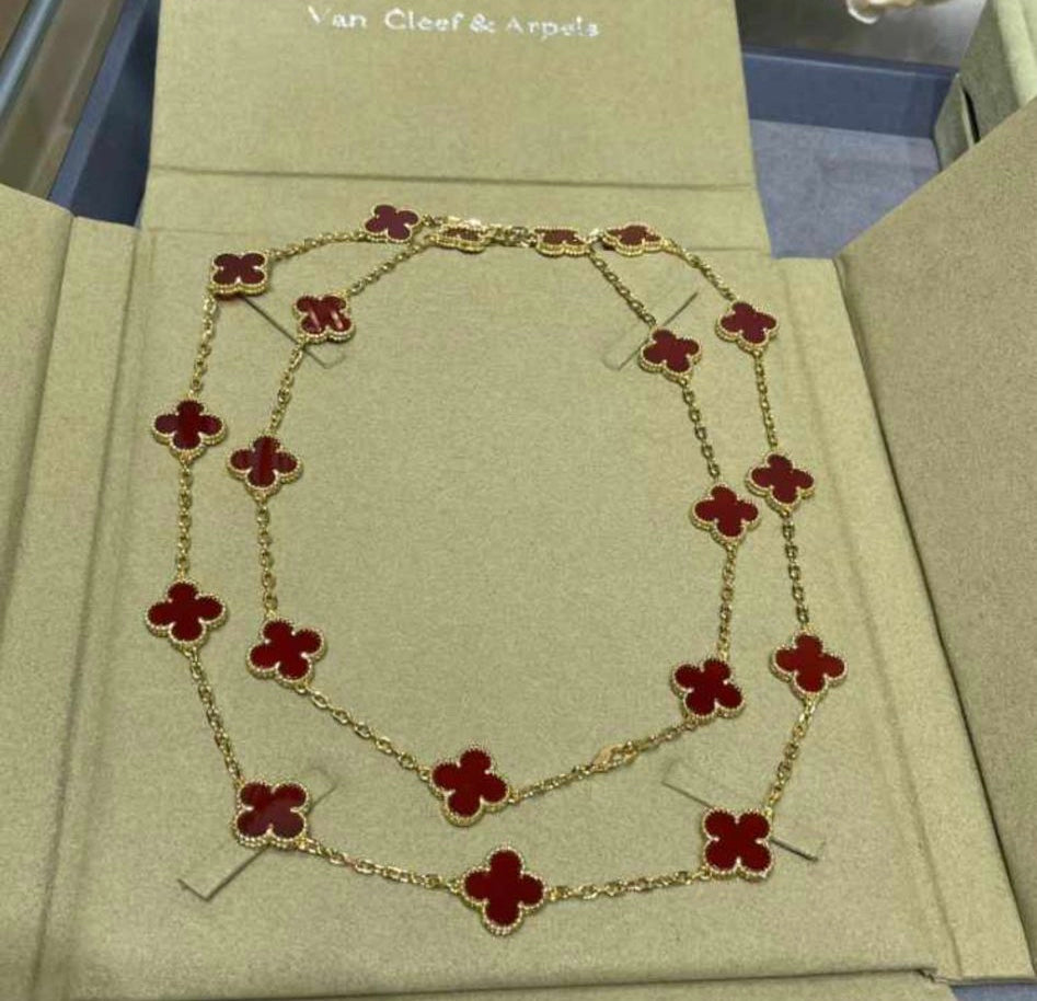 שרשרת 20 תלתנים צבע זהב עם תליון תלתן אדום