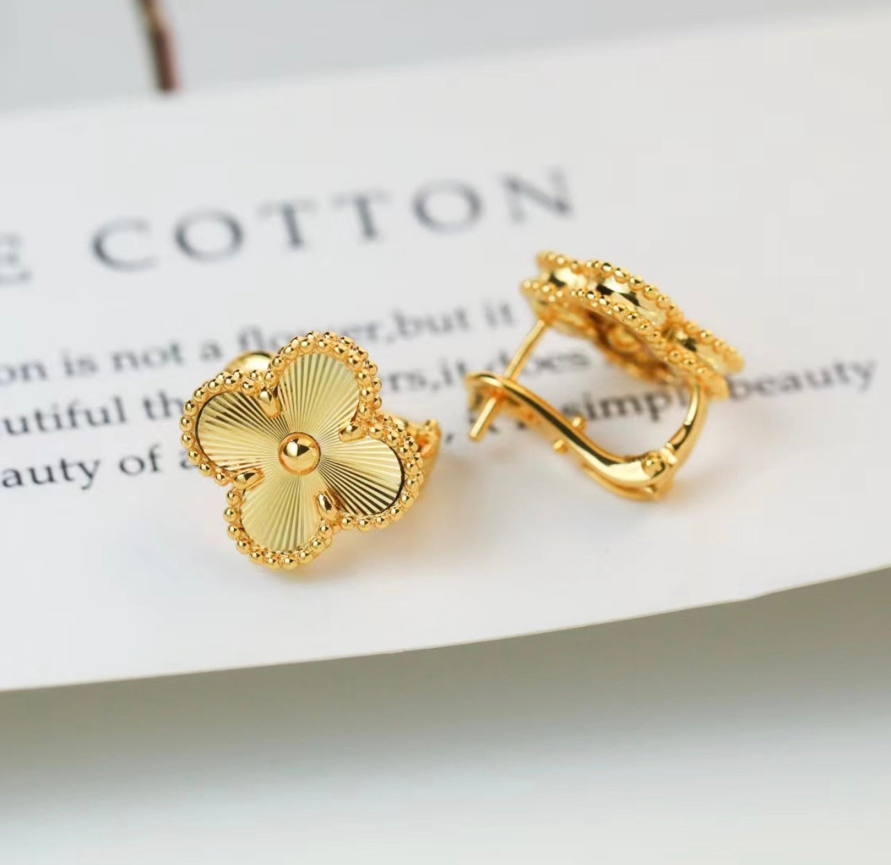 עגילי תלתן בציפוי זהב צהוב 18 קראט - Jewelluxe