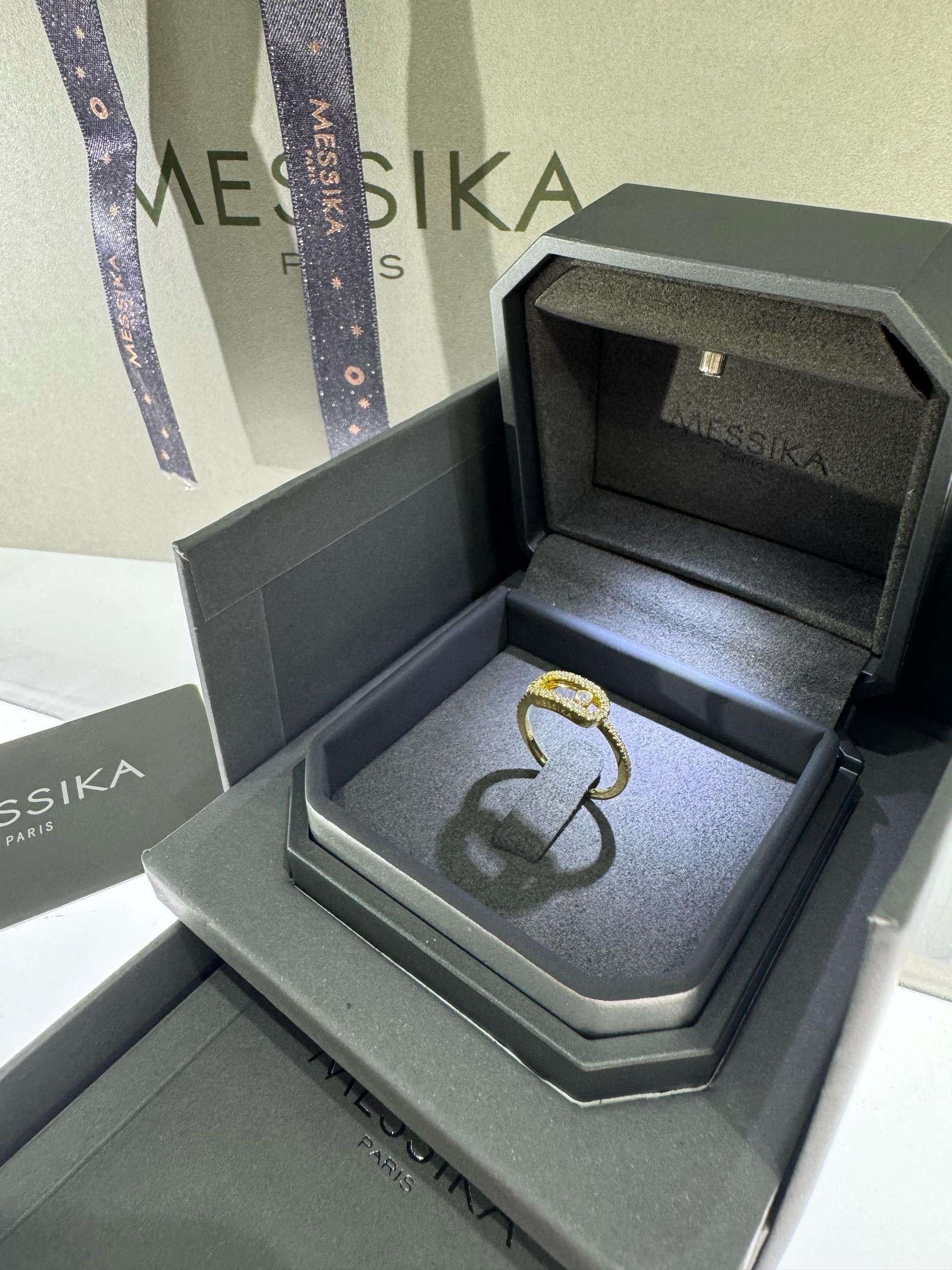 טבעת אהבה עדינה – בגוון זהב עם זירקון 1 נעים ומשובצת זירקונים מסביב