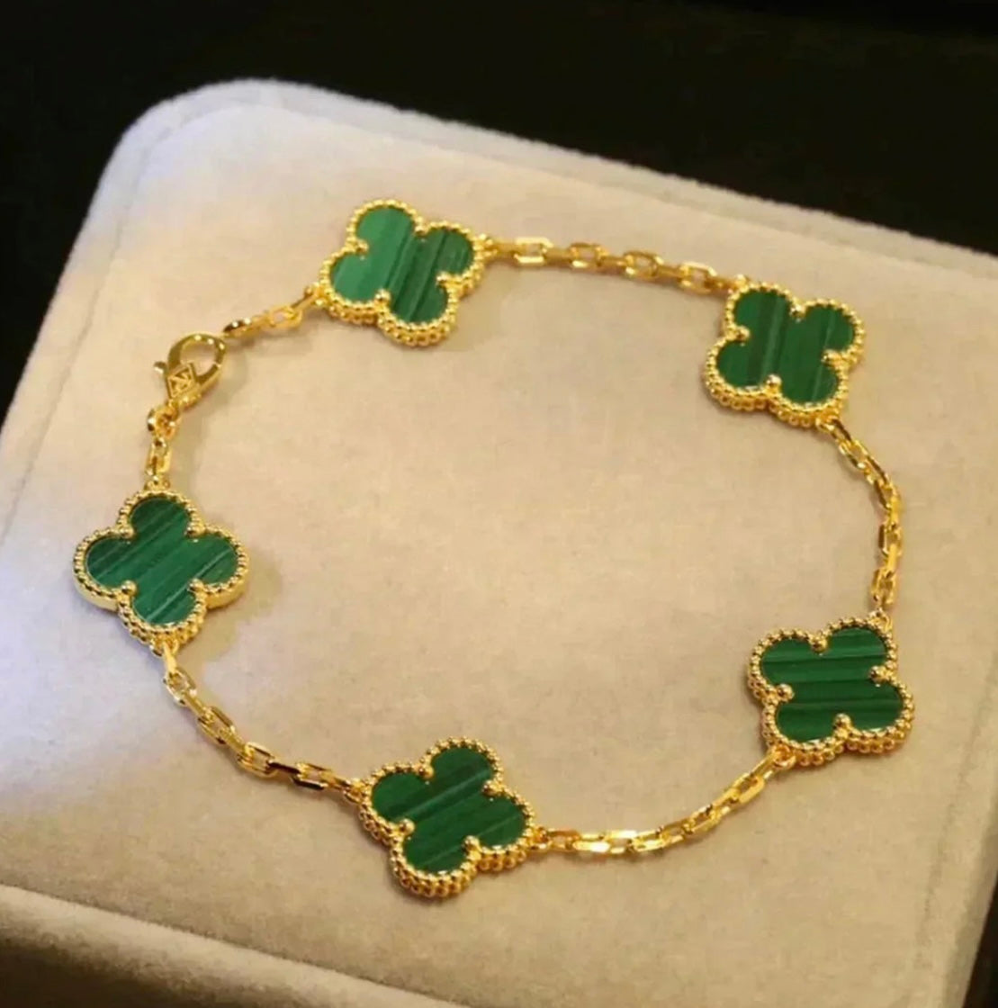 Bracelet trèfle doré avec 5 trèfles verts — JEWELLUXE™