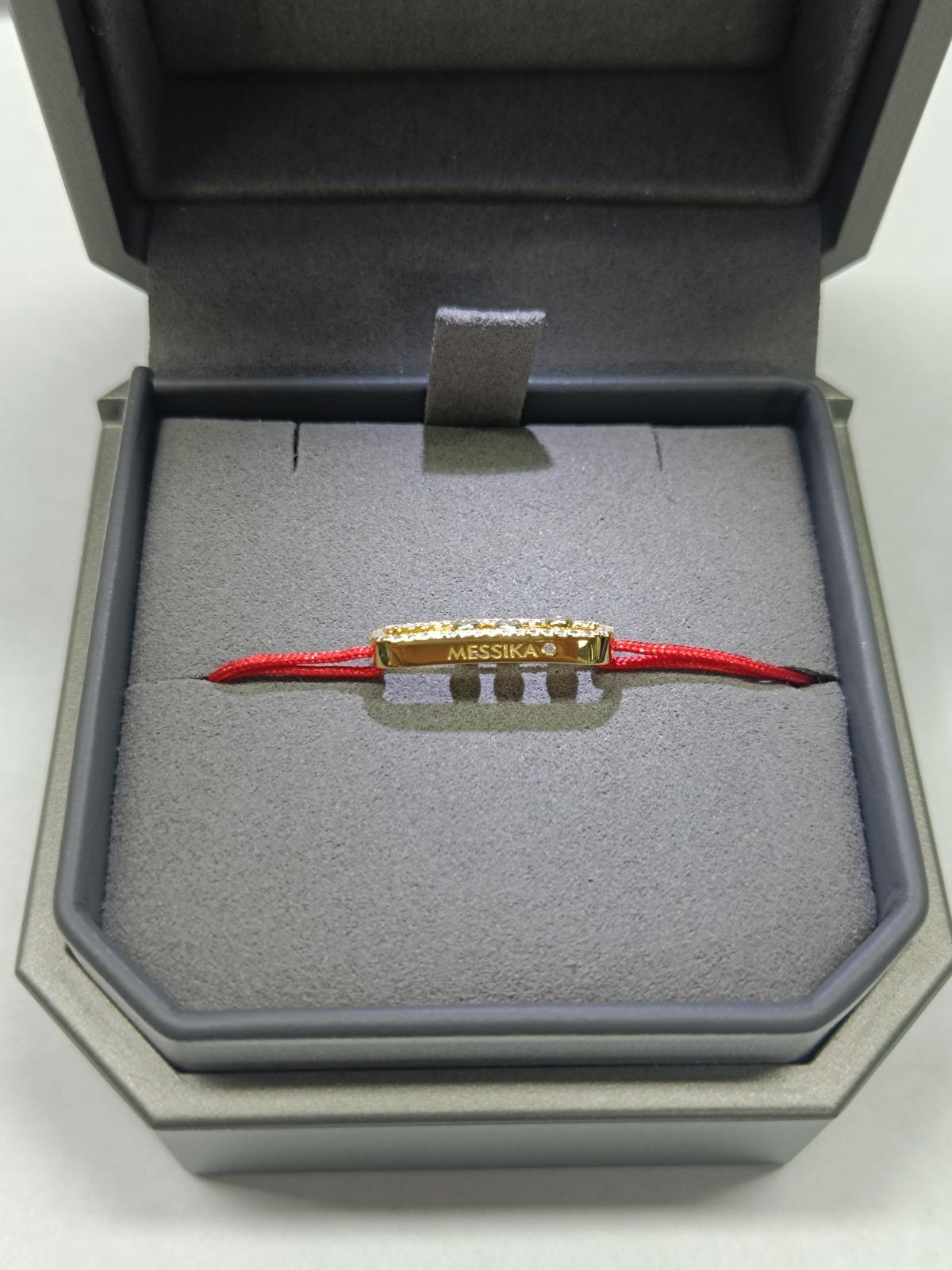 צמיד יוקרתי עם ראש בציפוי זהב 18K וחוט בגוון אדום - Jewelluxe