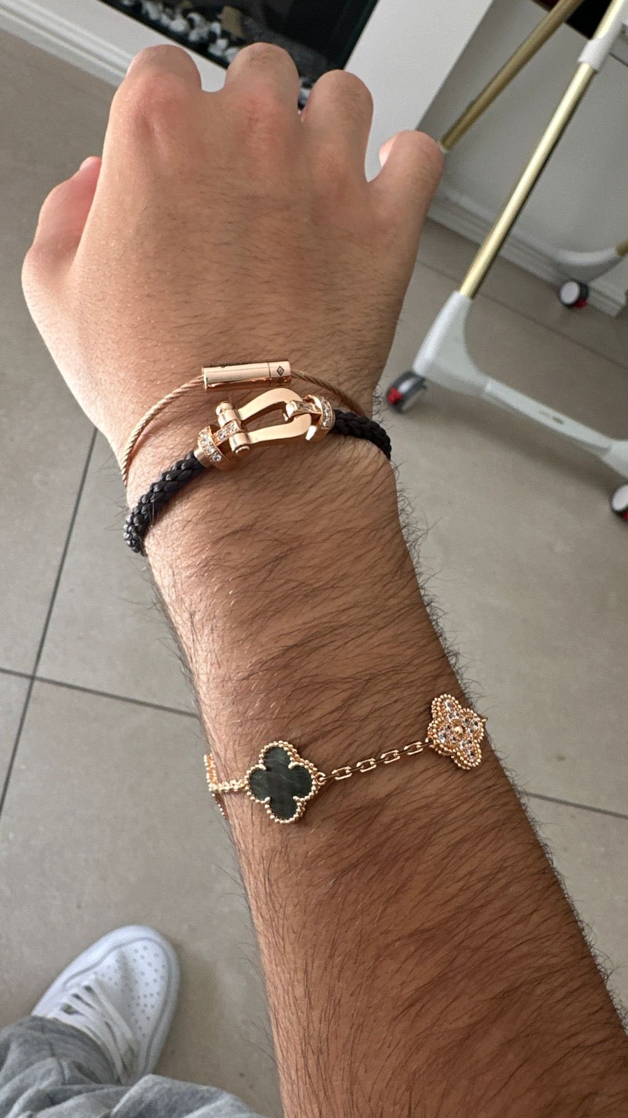 Rose gold clover bracelet with 5 gray clovers studded with sparkling zircons — JEWELLUXE™