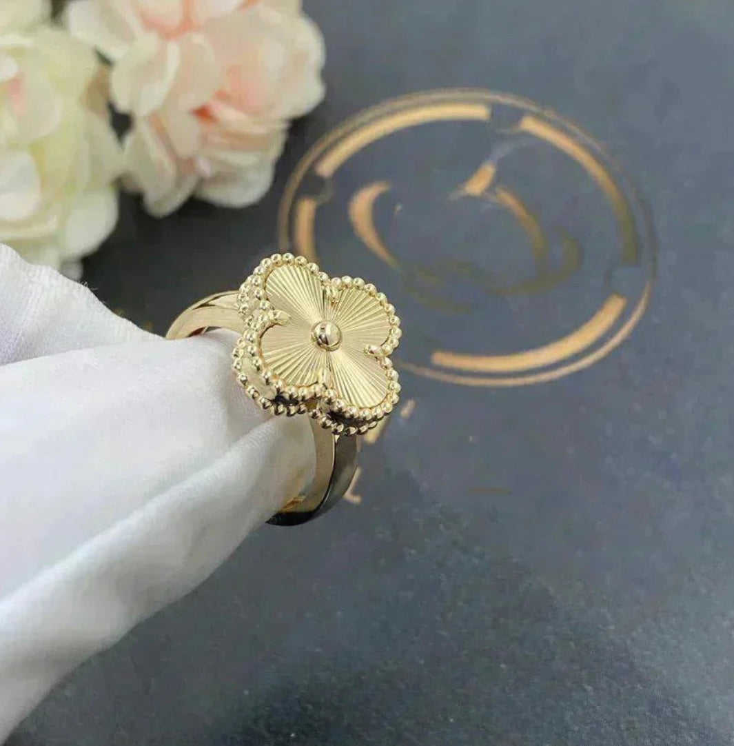 Kleeblatt-Ring – klassische Eleganz mit einem Hauch von Luxus