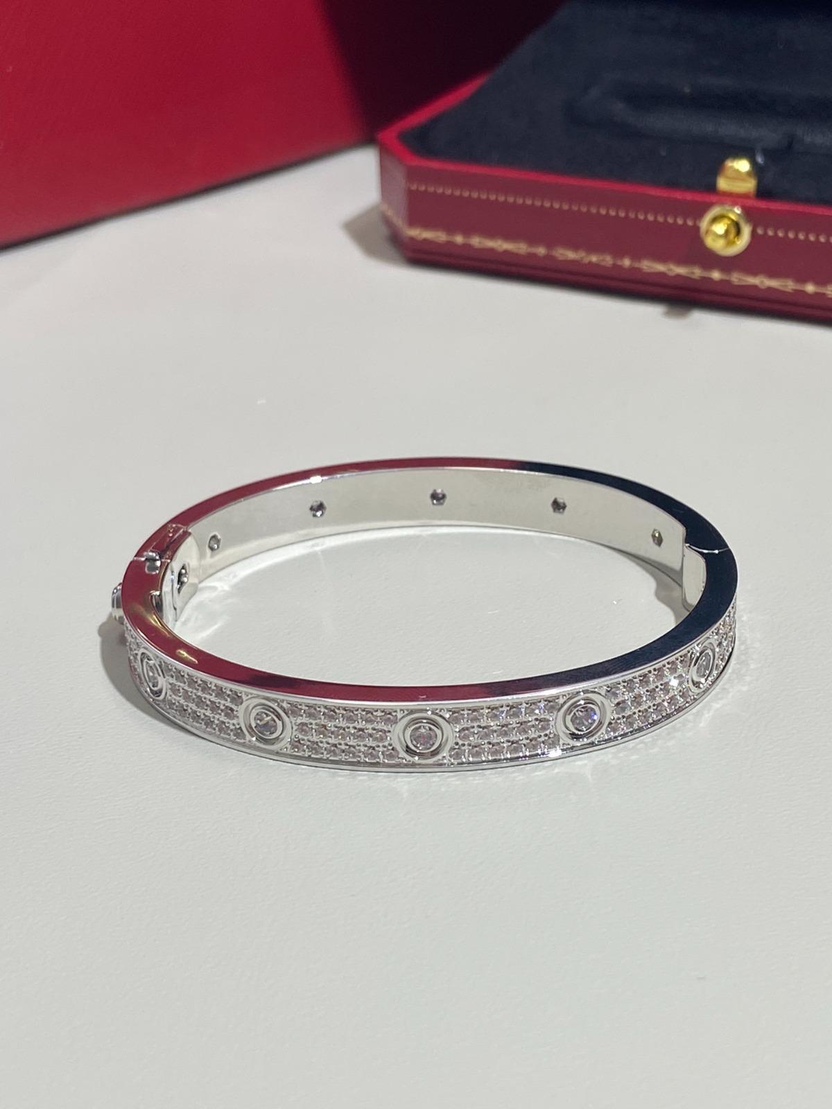 צמיד יוקרתי מכסף 925 – עיצוב נצחי עם ברק מסנוור - Jewelluxe