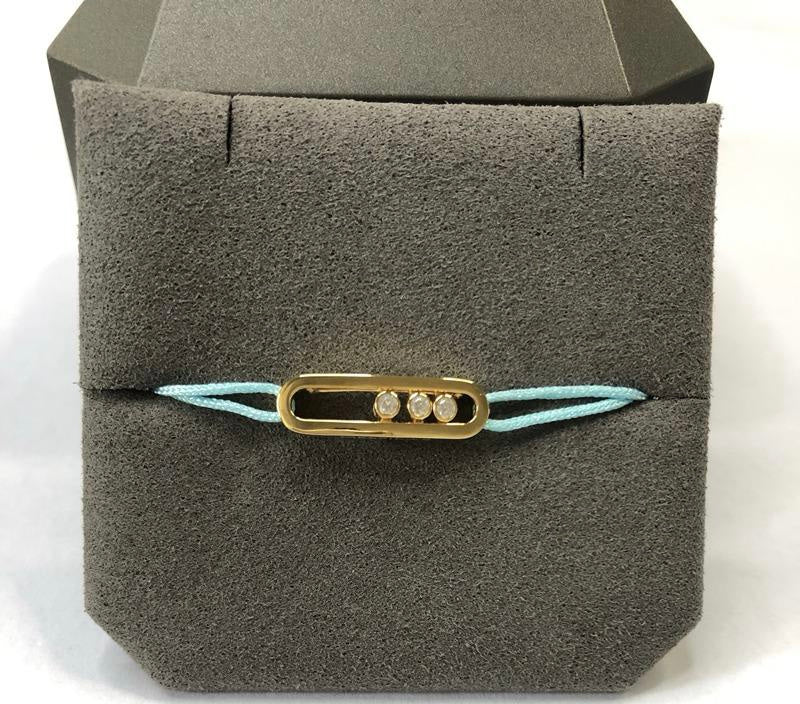 צמיד אהבה – חוט בגוון תכלת עם אבזם בגוון זהב, 3 זירקונים נעים