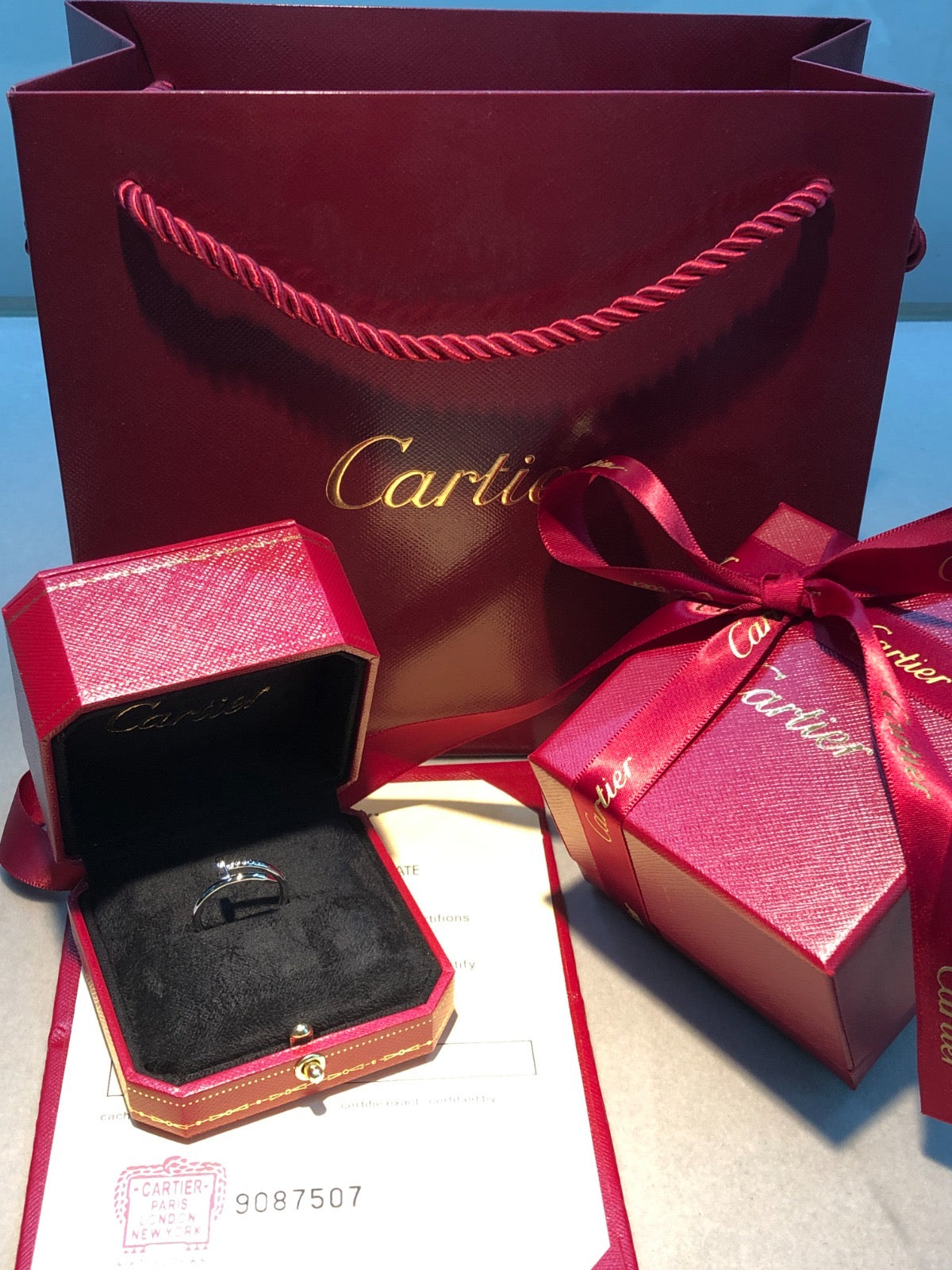 טבעת אלגנטית מסמר בגוון כסף עיצוב יוקרתי