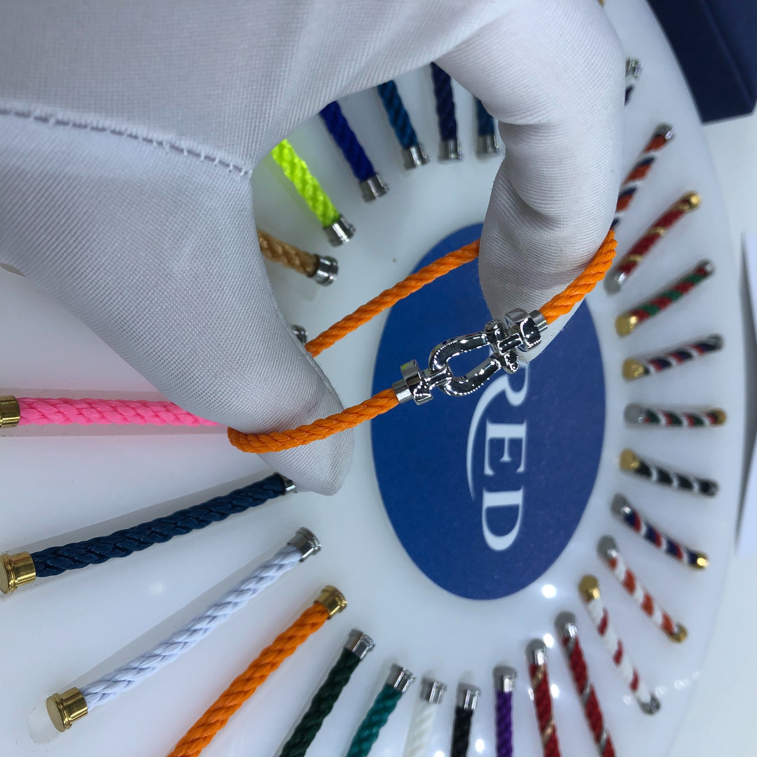 צמיד יוקרתי עם רצועת חבל (דק) בצבע כתום ואבזם כסוף