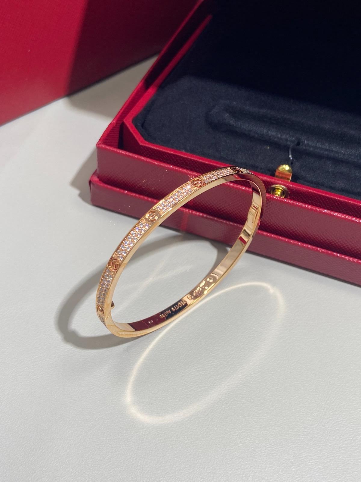 צמיד בציפוי זהב ורוד עם זירקונים – יוקרה בעיצוב עכשווי - Jewelluxe