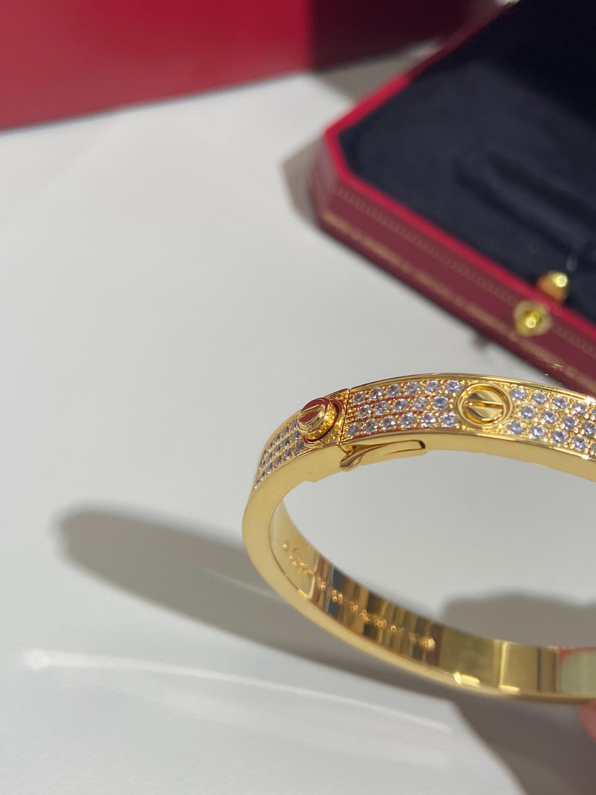 צמיד יוקרתי בעיצוב קלאסי – ציפוי זהב צהוב וברק זירקונים מרהיב - Jewelluxe