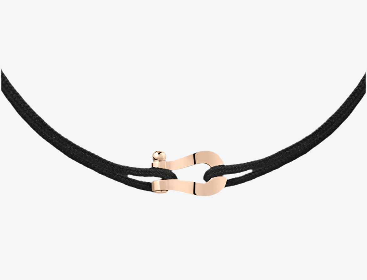 צמיד יוקרתי חוט בגוון שחור עם אבזם בגוון זהב ורוד מבריק