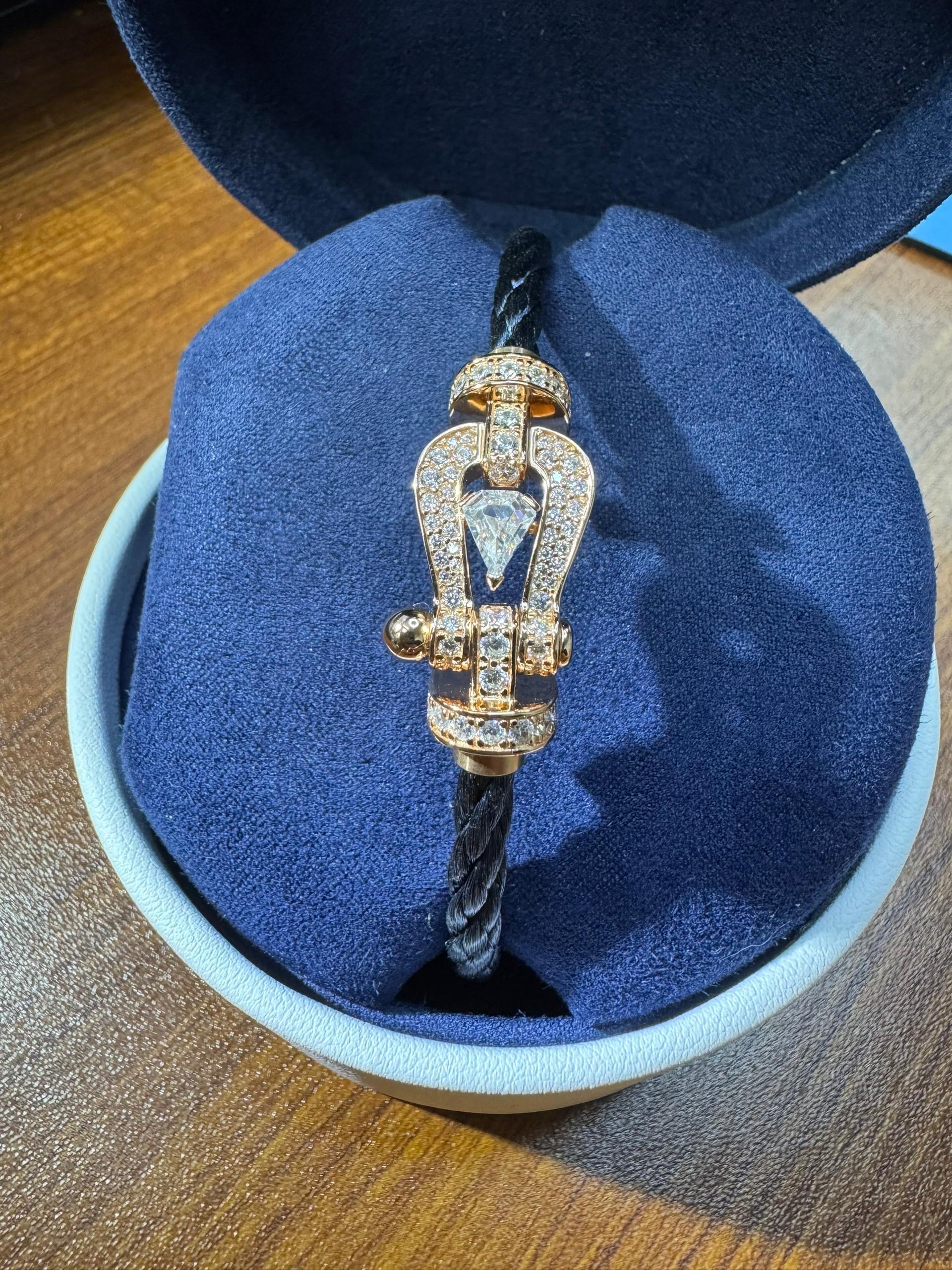 Luxurious bracelet with a black rope strap and a rose gold buckle set with sparkling zircons and a 0.5 carat center stone — JEWELLUXE™