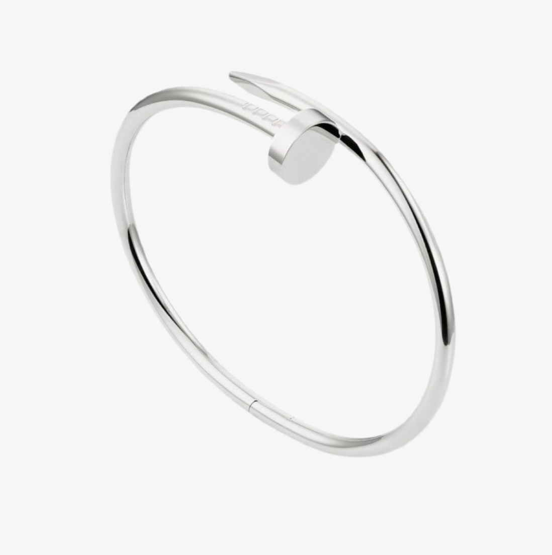 צמיד אלגנטי מסמר בגוון כסף עם נגיעה של יוקרה