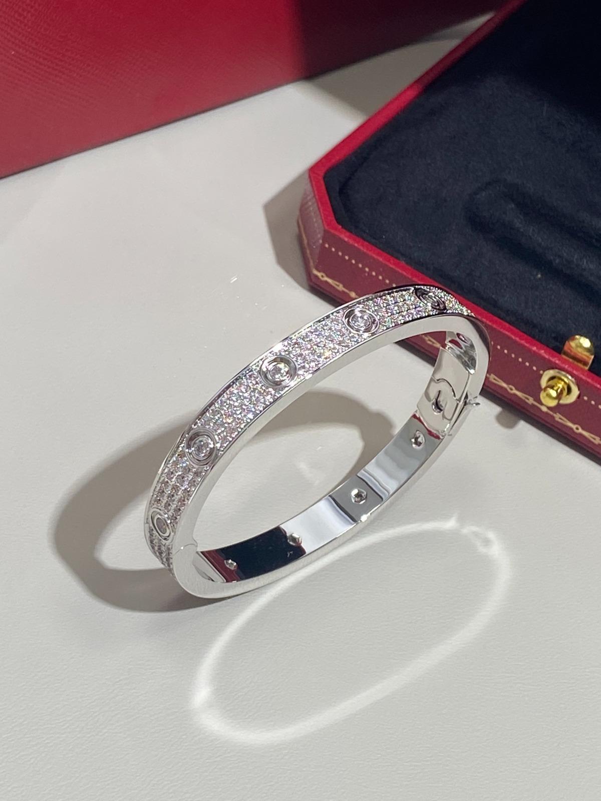 צמיד יוקרתי מכסף 925 – עיצוב נצחי עם ברק מסנוור - Jewelluxe