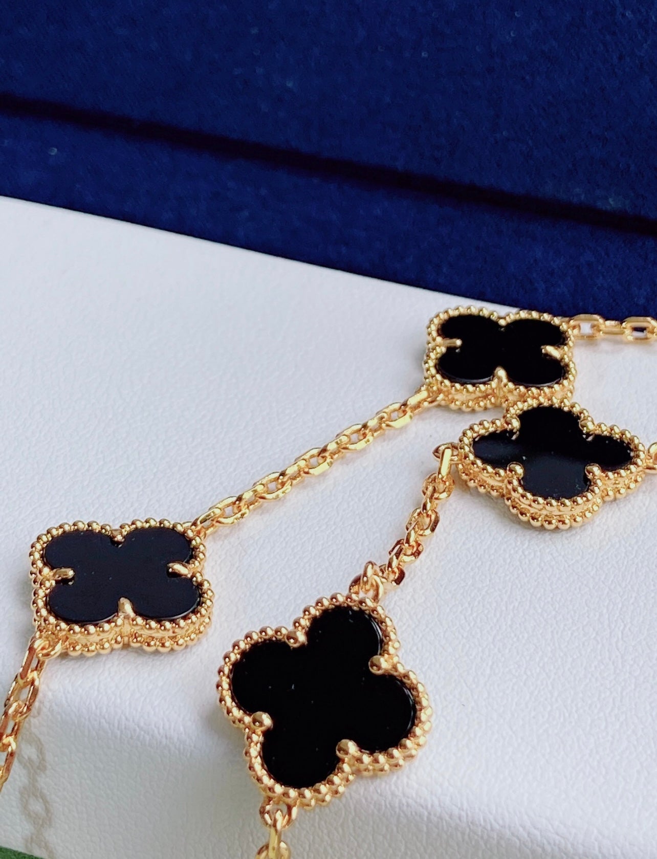 שרשרת תלתן שחור בציפוי זהב 18 קראט - יוקרה אם נגיע סטייל ויוקרה - Jewelluxe