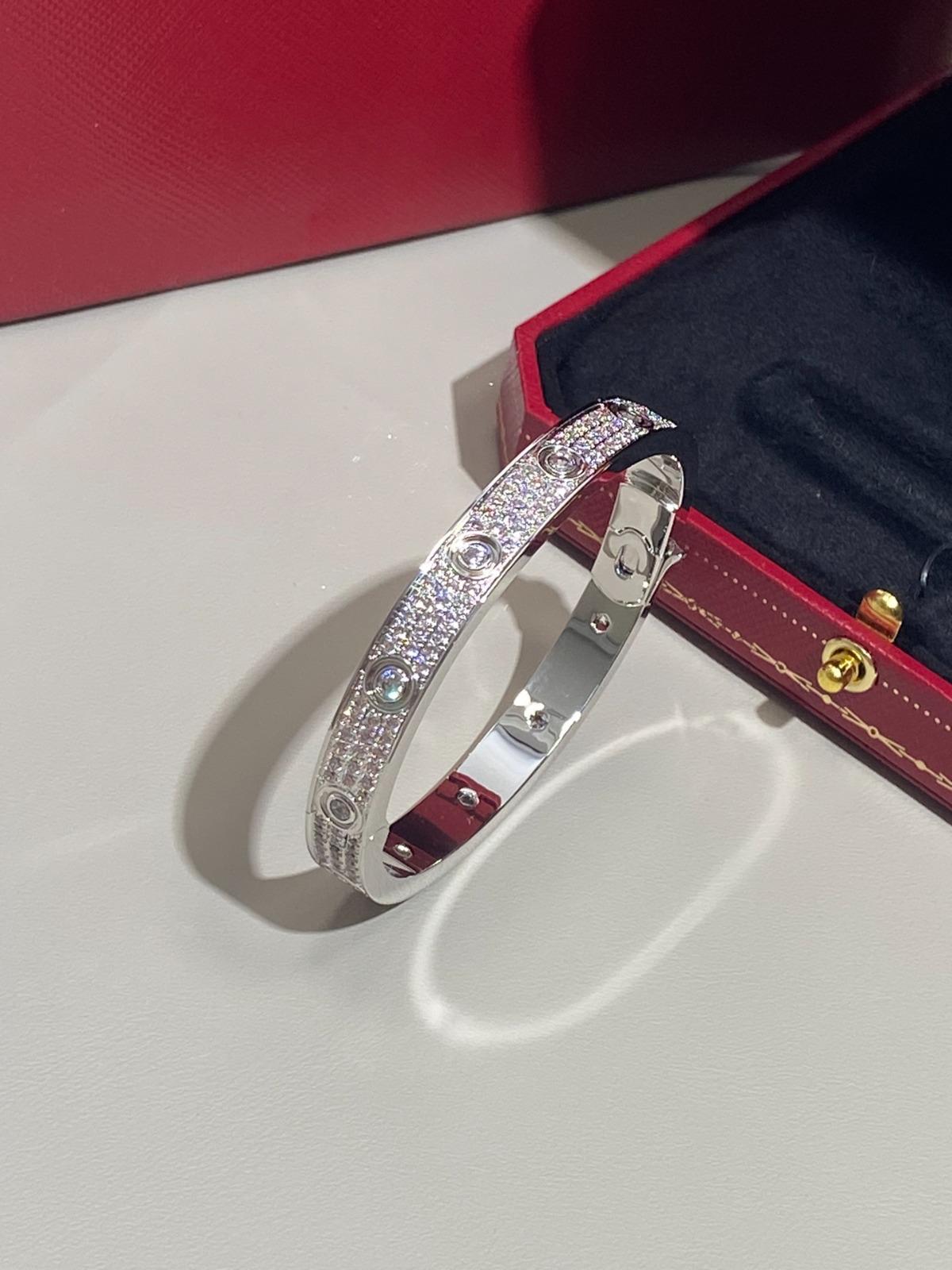 צמיד יוקרתי מכסף 925 – עיצוב נצחי עם ברק מסנוור - Jewelluxe