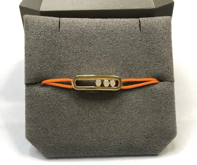 צמיד אהבה – חוט בגוון כתום עם אבזם בגוון זהב, 3 זירקונים נעים