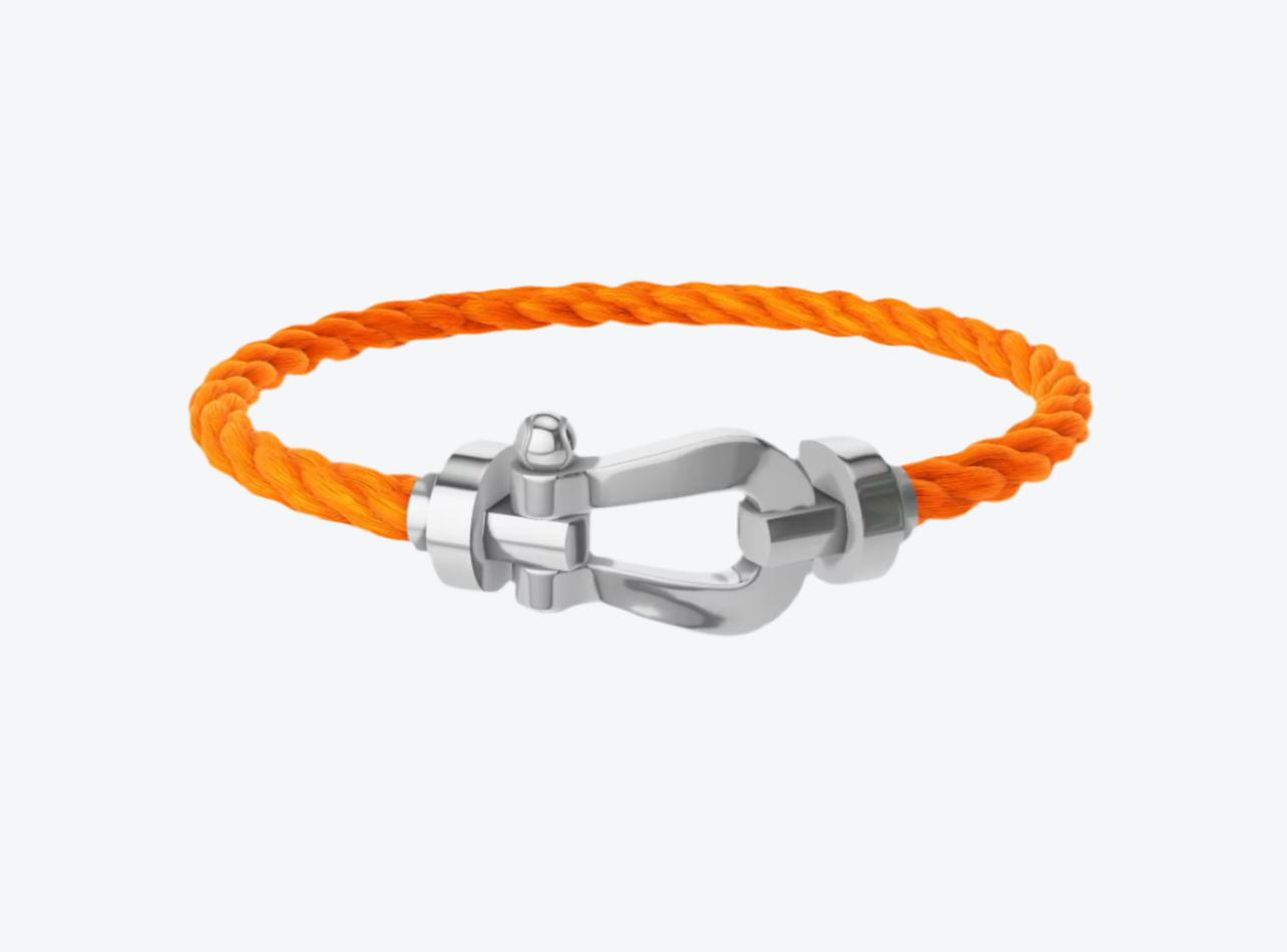 צמיד יוקרתי עם רצועת חבל כתומה ואבזם בגוון כסף בעיצוב רולאן גארוס