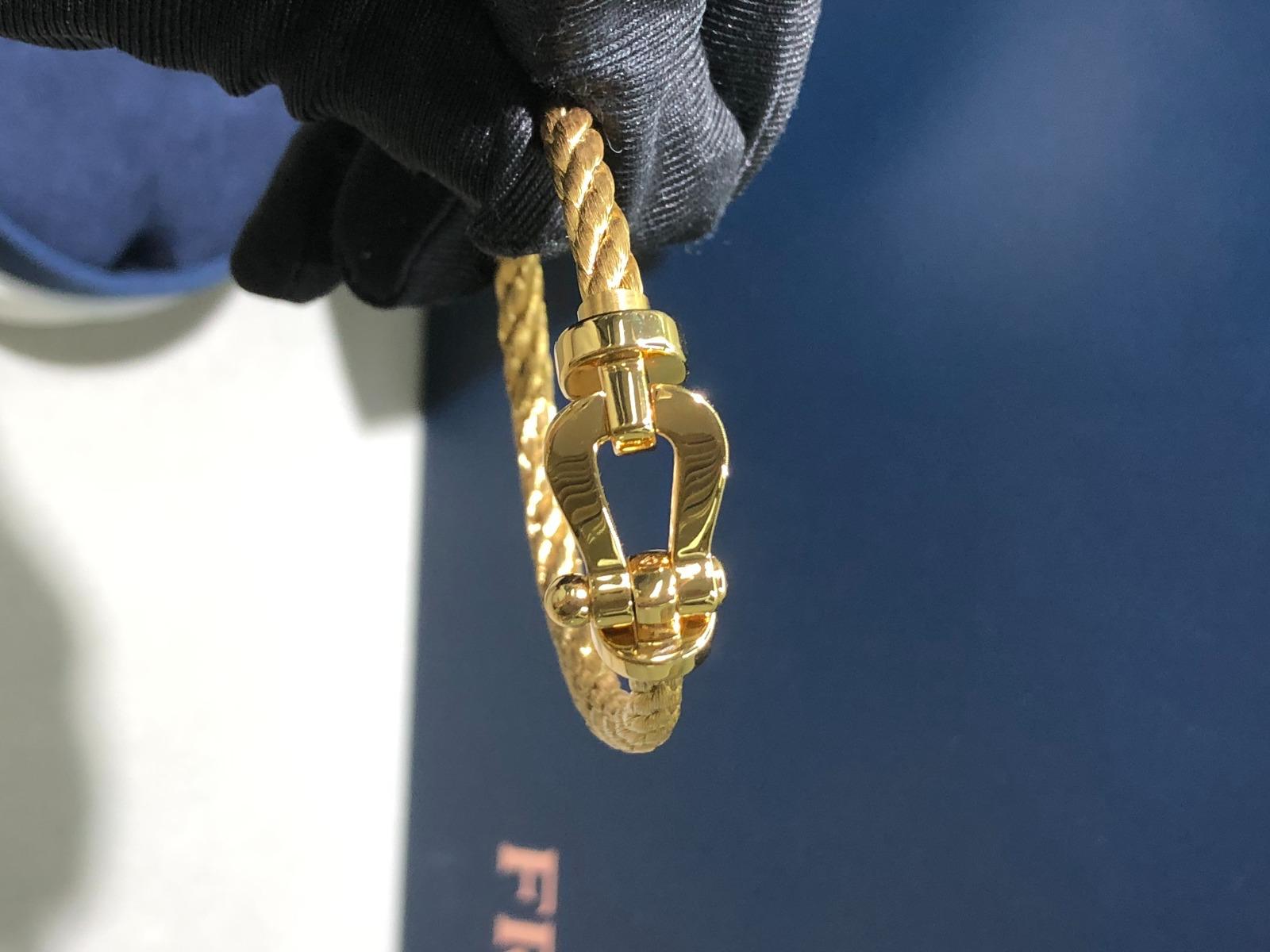 צמיד יוקרתי עם חוט (עבה) פלדת אל-חלד צהוב ואבזם זהב צהוב 18 קראט יוקרה מודרנית בעיצוב קלאסי - Jewelluxe