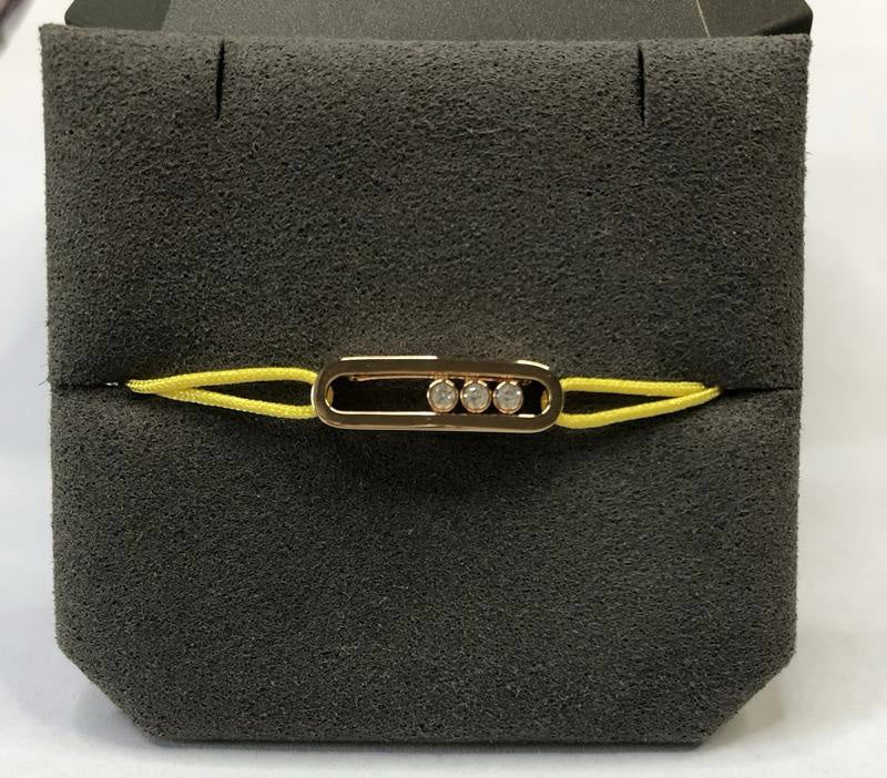 צמיד אהבה – חוט בגוון צהוב עם אבזם בגוון זהב ורוד, 3 זירקונים נעים