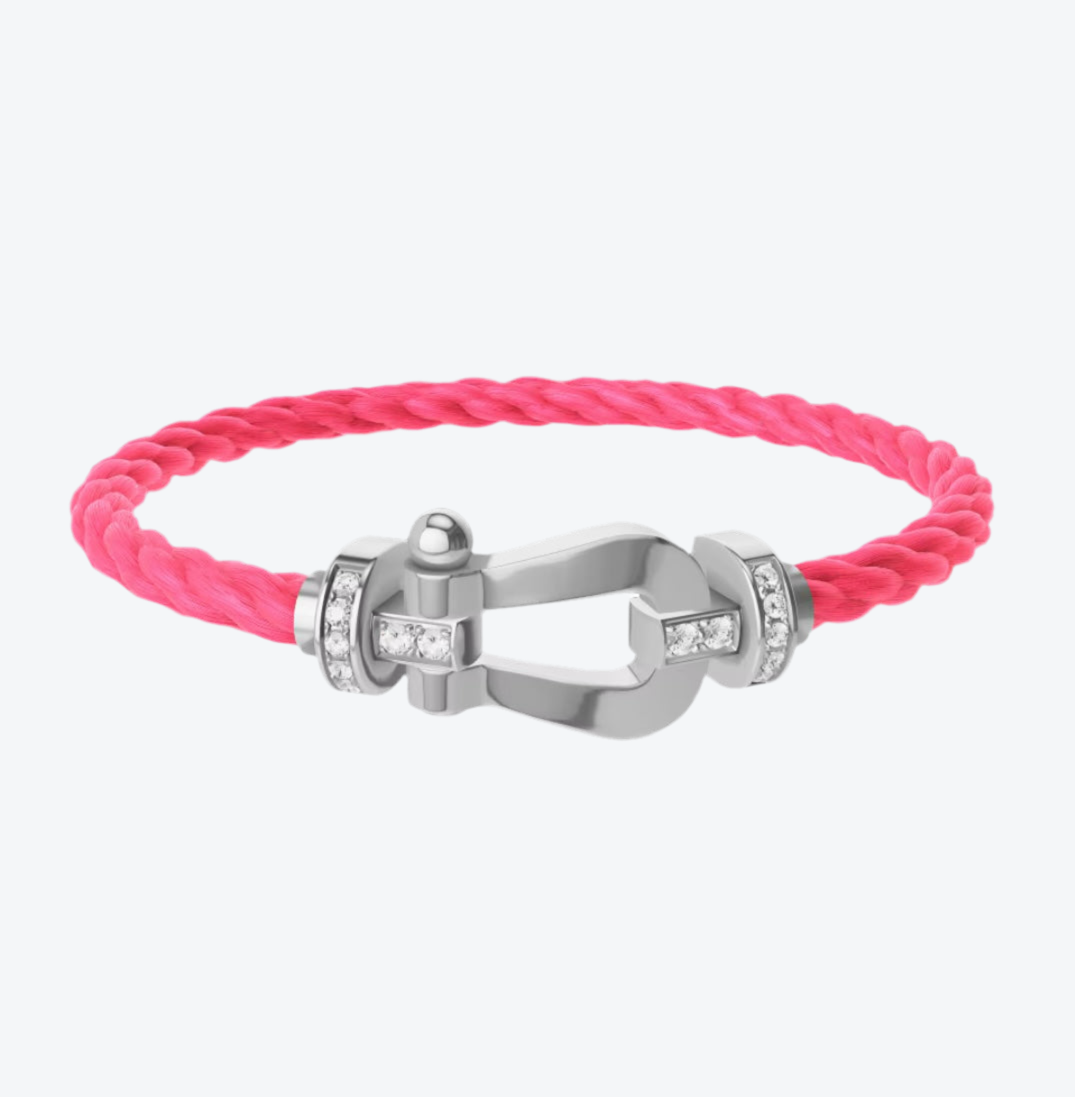 צמיד יוקרתי עם רצועת חבל ורודה ואבזם בגוון כסף משובץ בחצי זירקונים