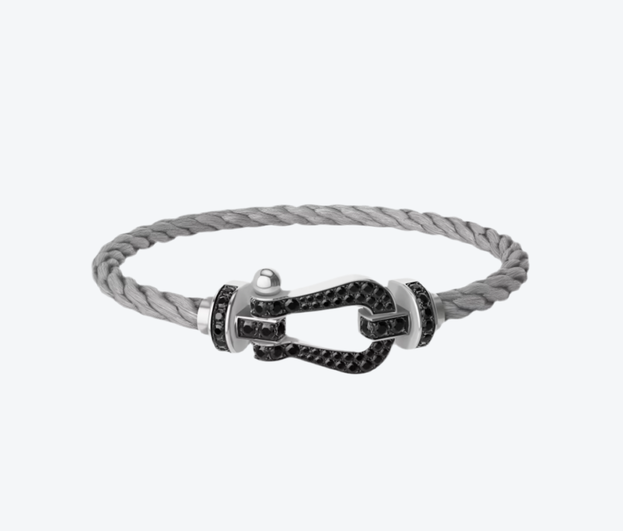 צמיד יוקרתי עם רצועת מתכת כסופה ואבזם בגוון כסף משובץ בזירקונים שחורים