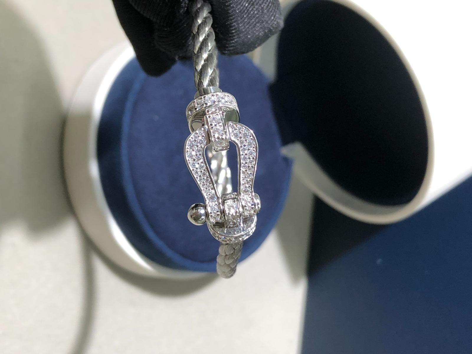 צמיד יוקרתי עם חוט (עבה) אפור פלדה ואבזם כסף זירקונים מלאים ליוקרה זוהרת - Jewelluxe